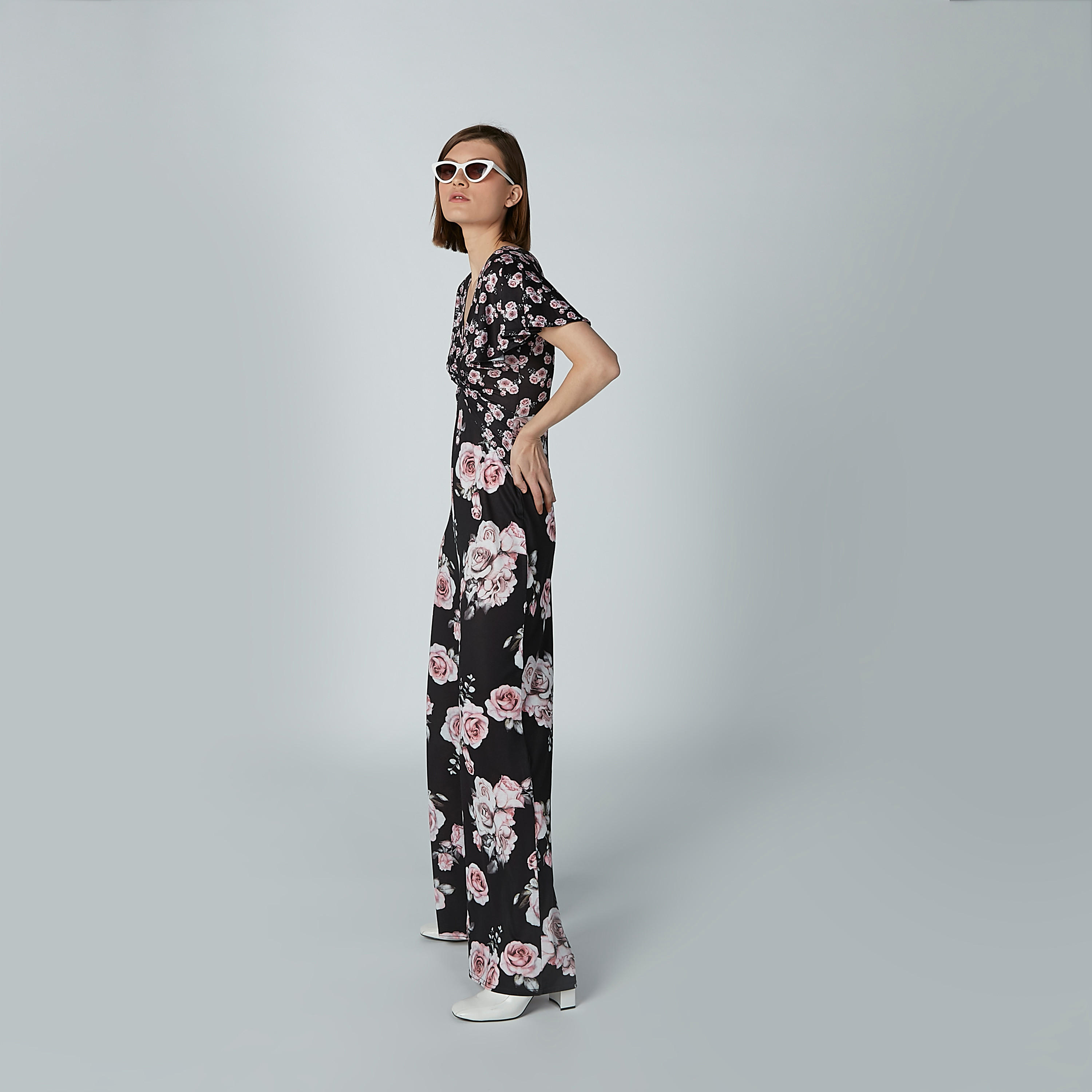 أفرول بأكمام قصيرة وطبعات زهرية-women-clothing-jumpsuits-image-4