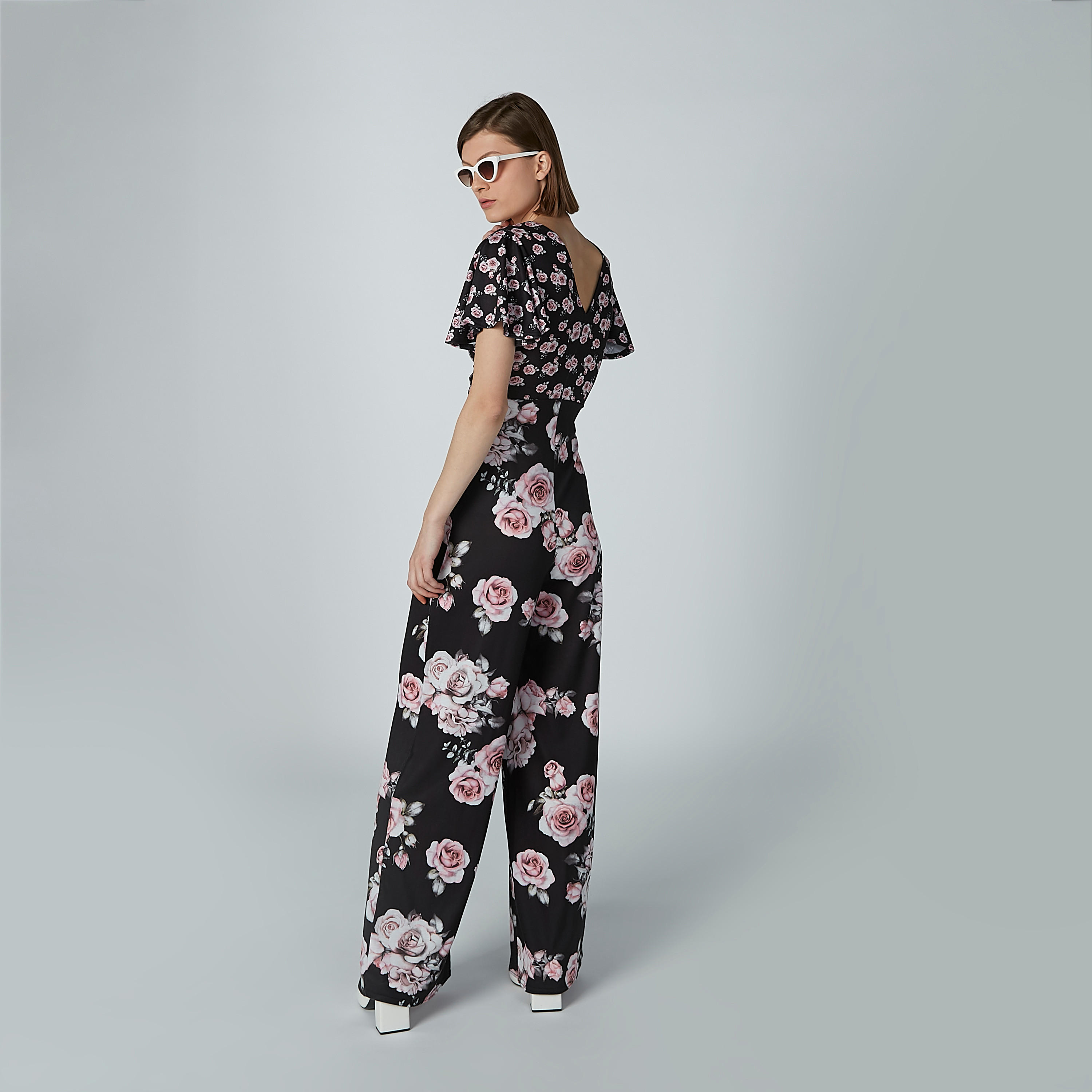 أفرول بأكمام قصيرة وطبعات زهرية-women-clothing-jumpsuits-image-5