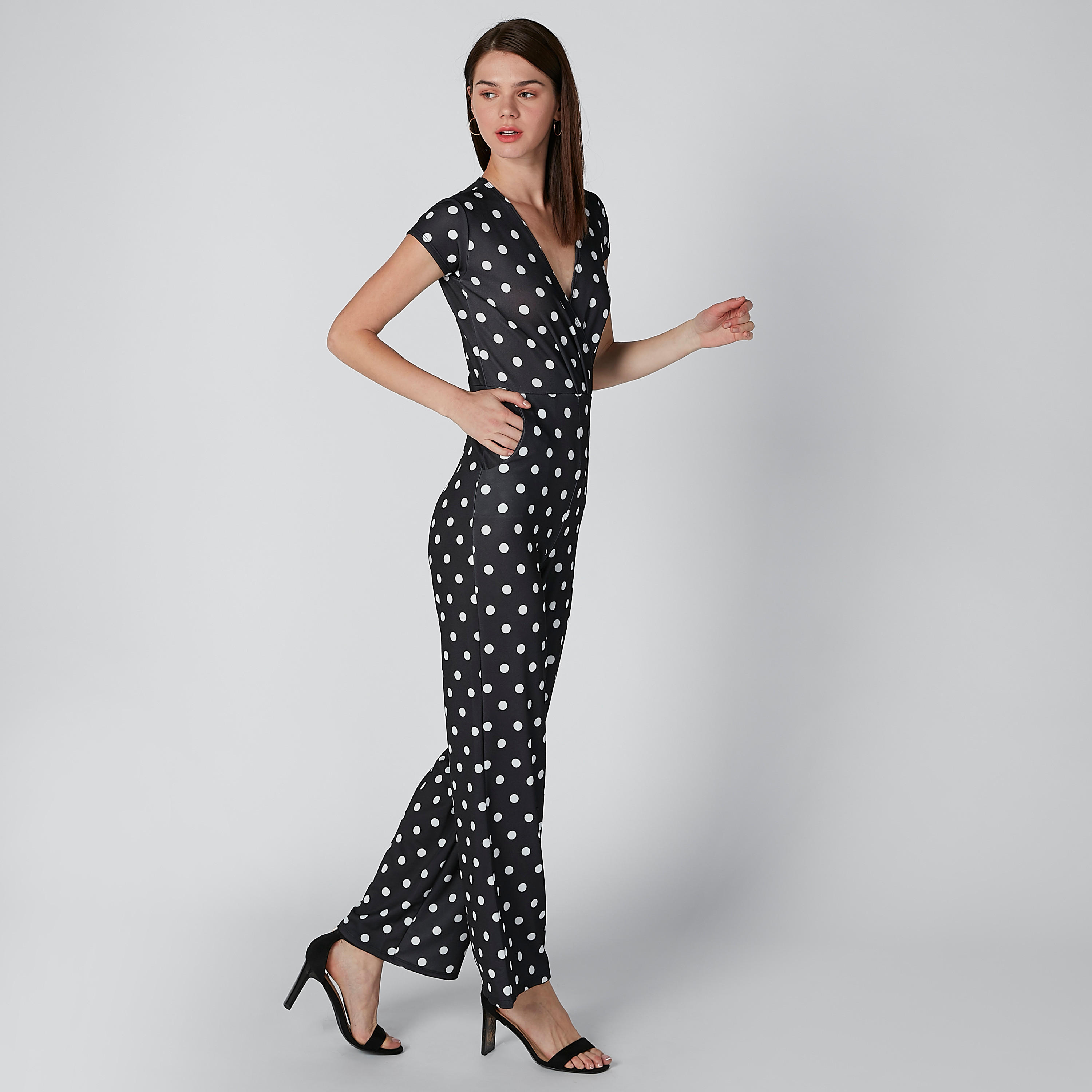 أفرول بأكمام كاب وجيوب وطبعات منقّطة-women-clothing-jumpsuits-image-3