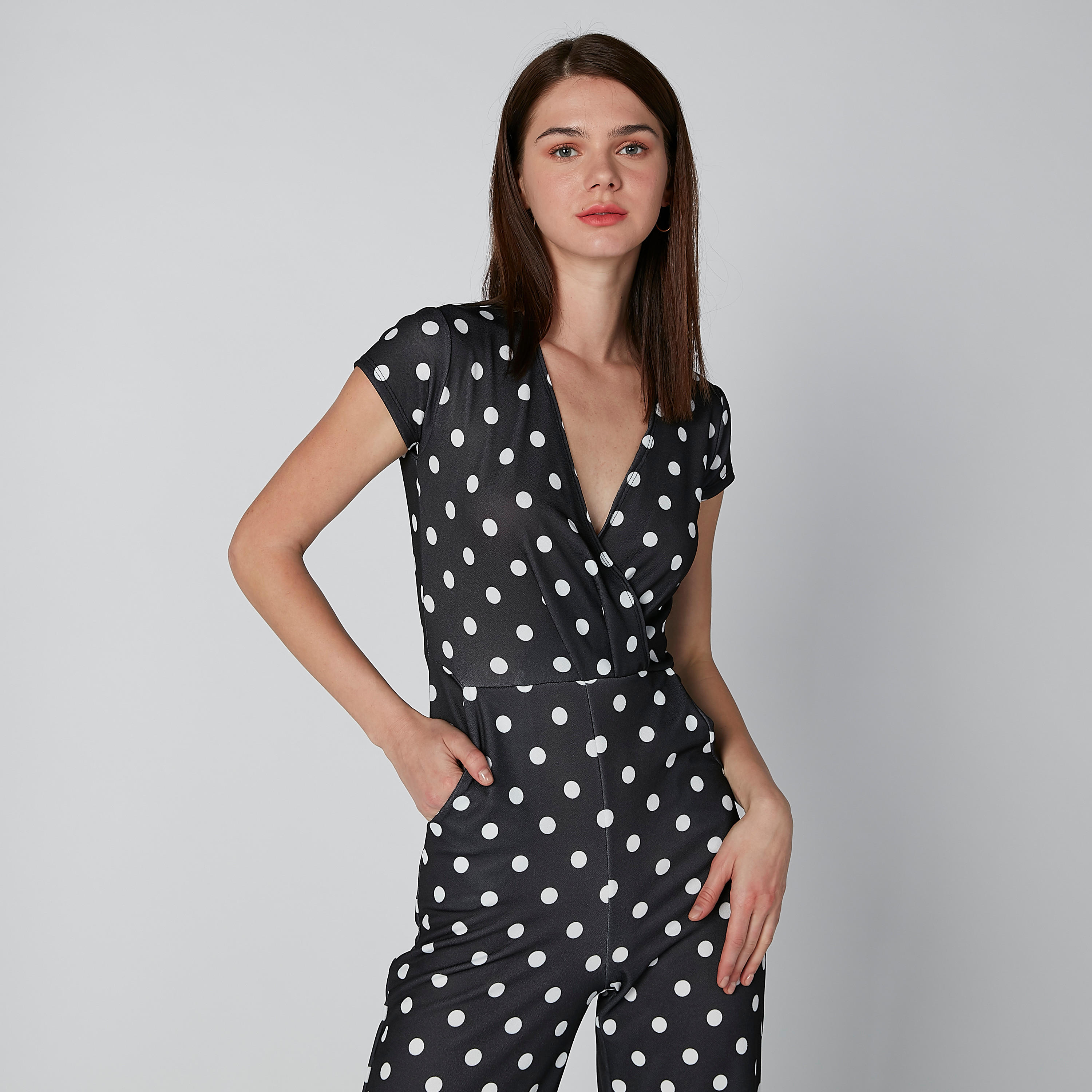 أفرول بأكمام كاب وجيوب وطبعات منقّطة-women-clothing-jumpsuits-image-4