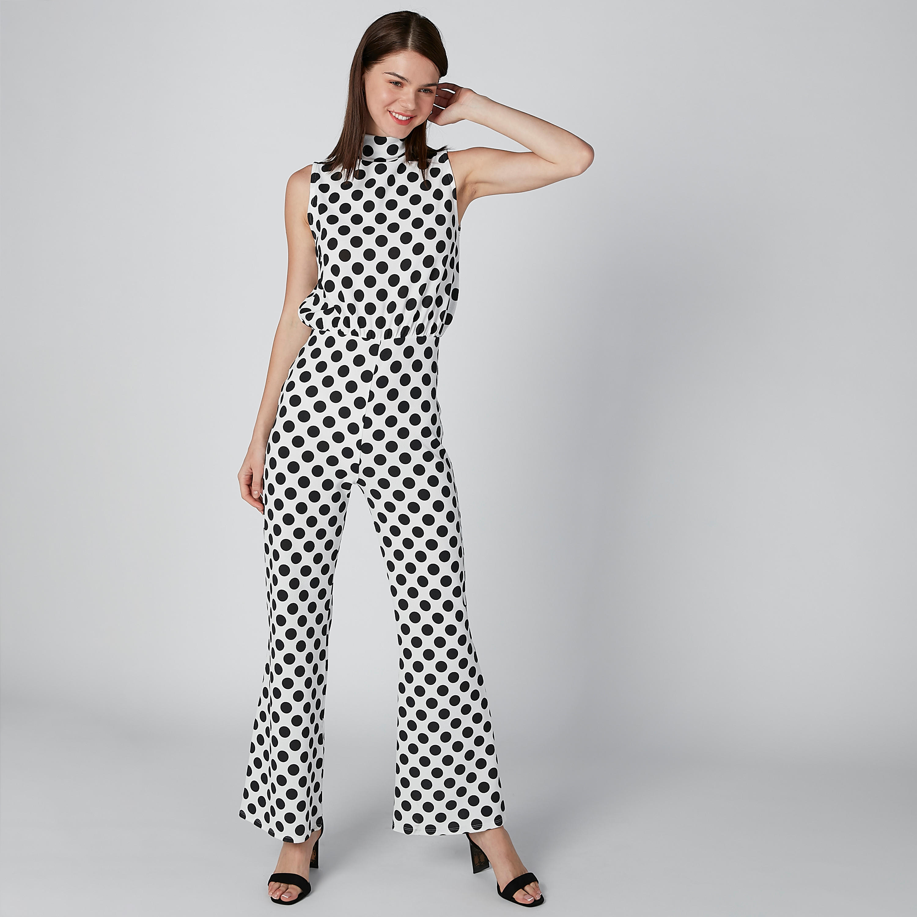 أفرول دون أكمام بياقة عالية وطبعات منقّطة-women-clothing-jumpsuits-image-1
