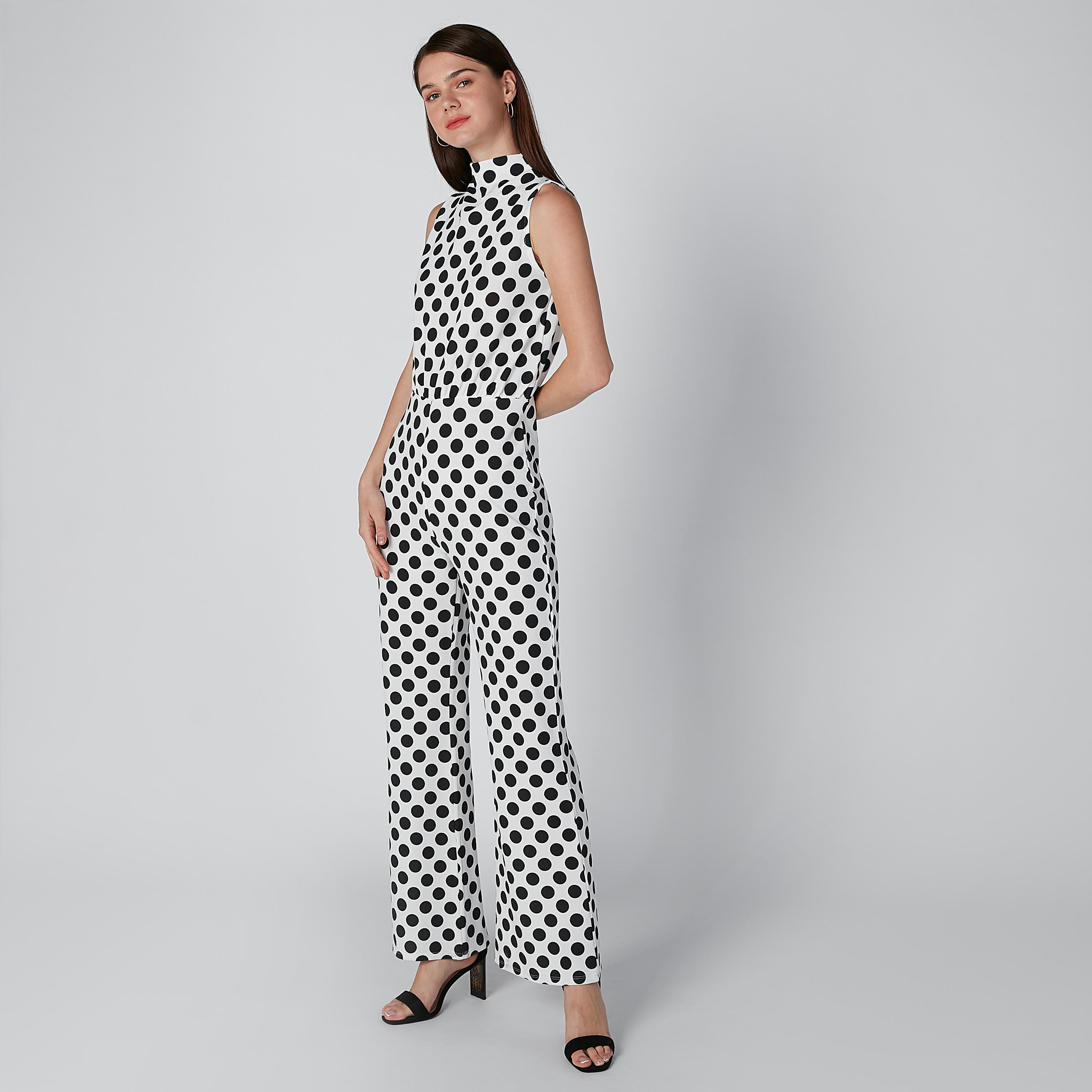 أفرول دون أكمام بياقة عالية وطبعات منقّطة-women-clothing-jumpsuits-image-4