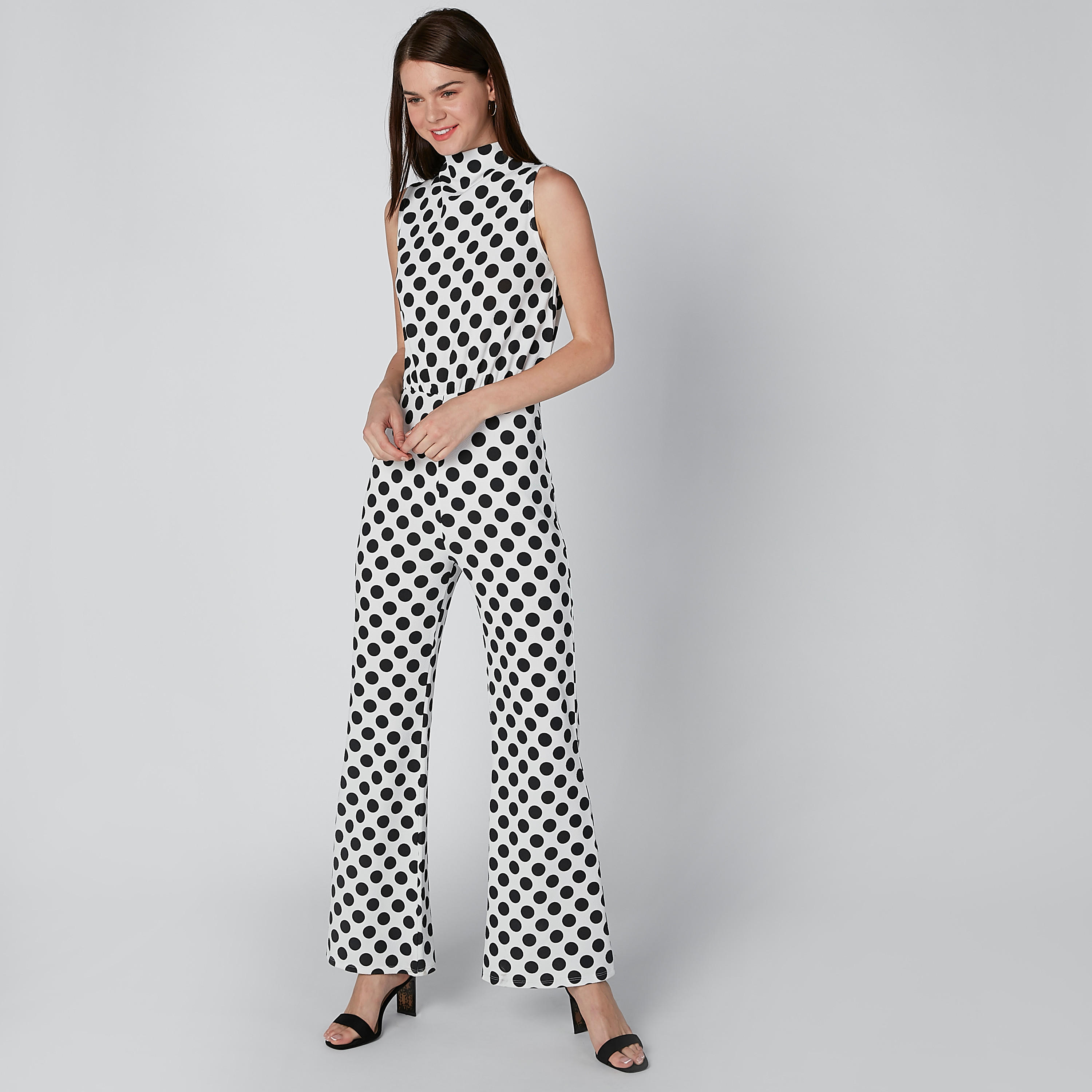 أفرول دون أكمام بياقة عالية وطبعات منقّطة-women-clothing-jumpsuits-image-5