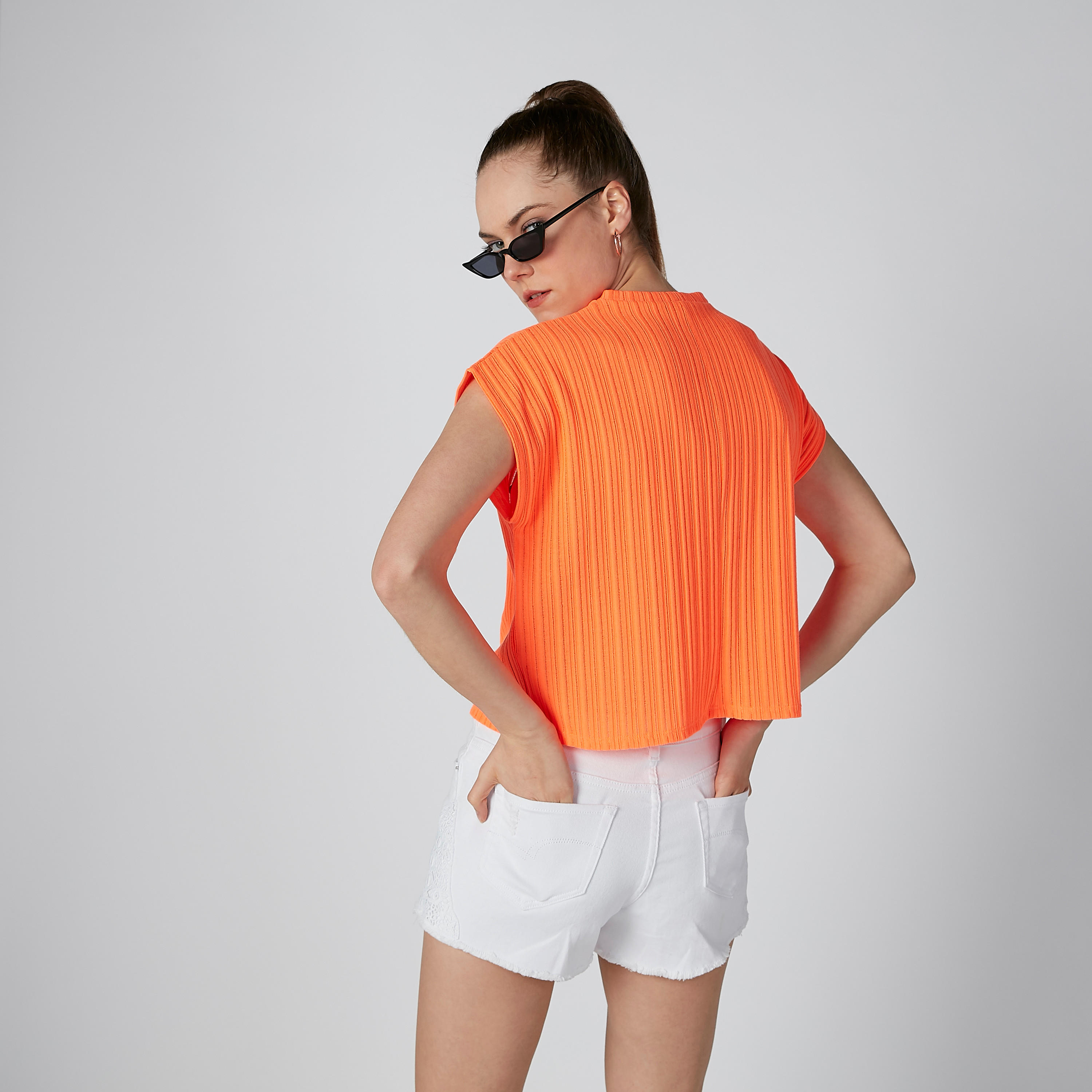 تيشيرت مضلّع بياقة مستديرة وأكمام متصلة-women-clothing-tshirts-image-2