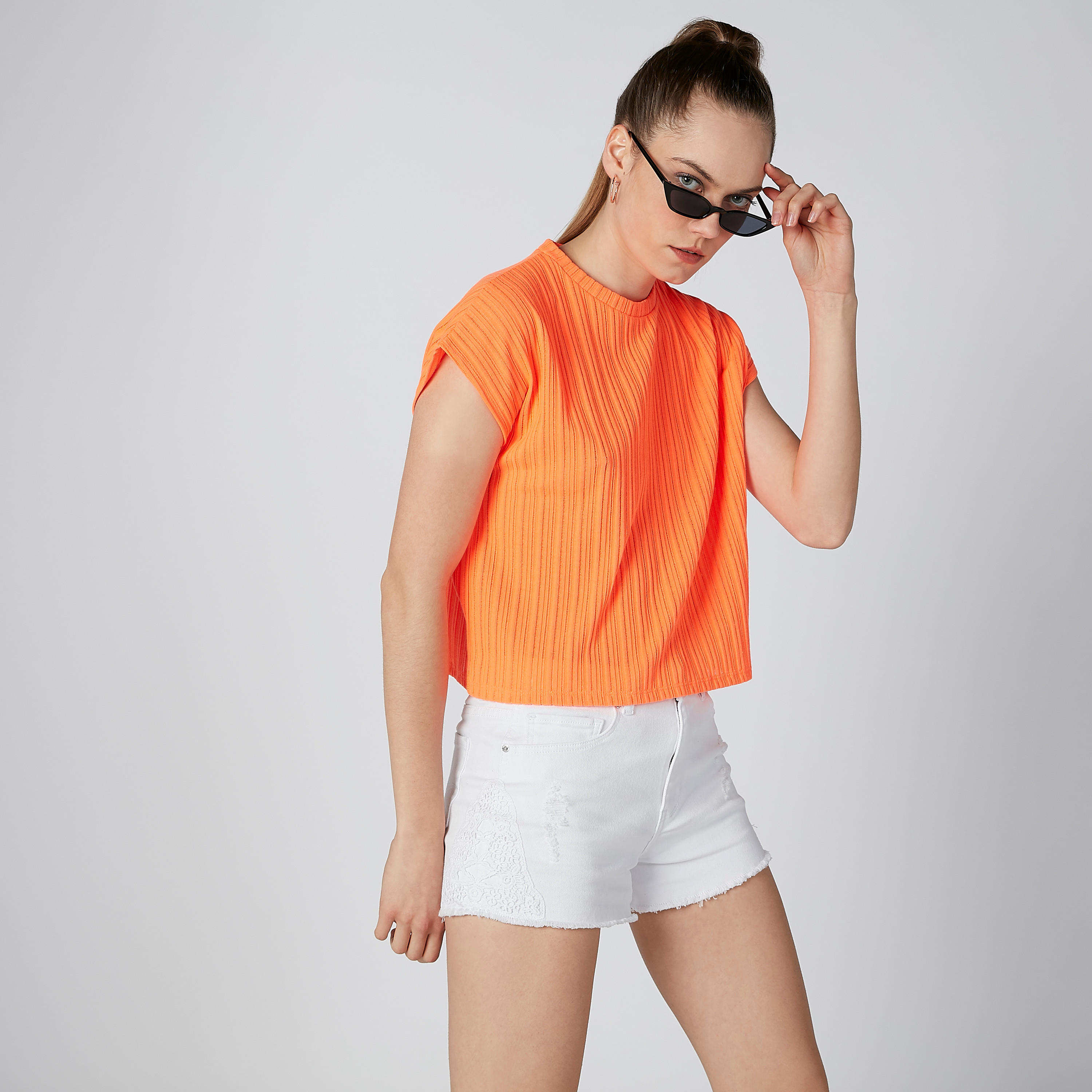 تيشيرت مضلّع بياقة مستديرة وأكمام متصلة-women-clothing-tshirts-image-4