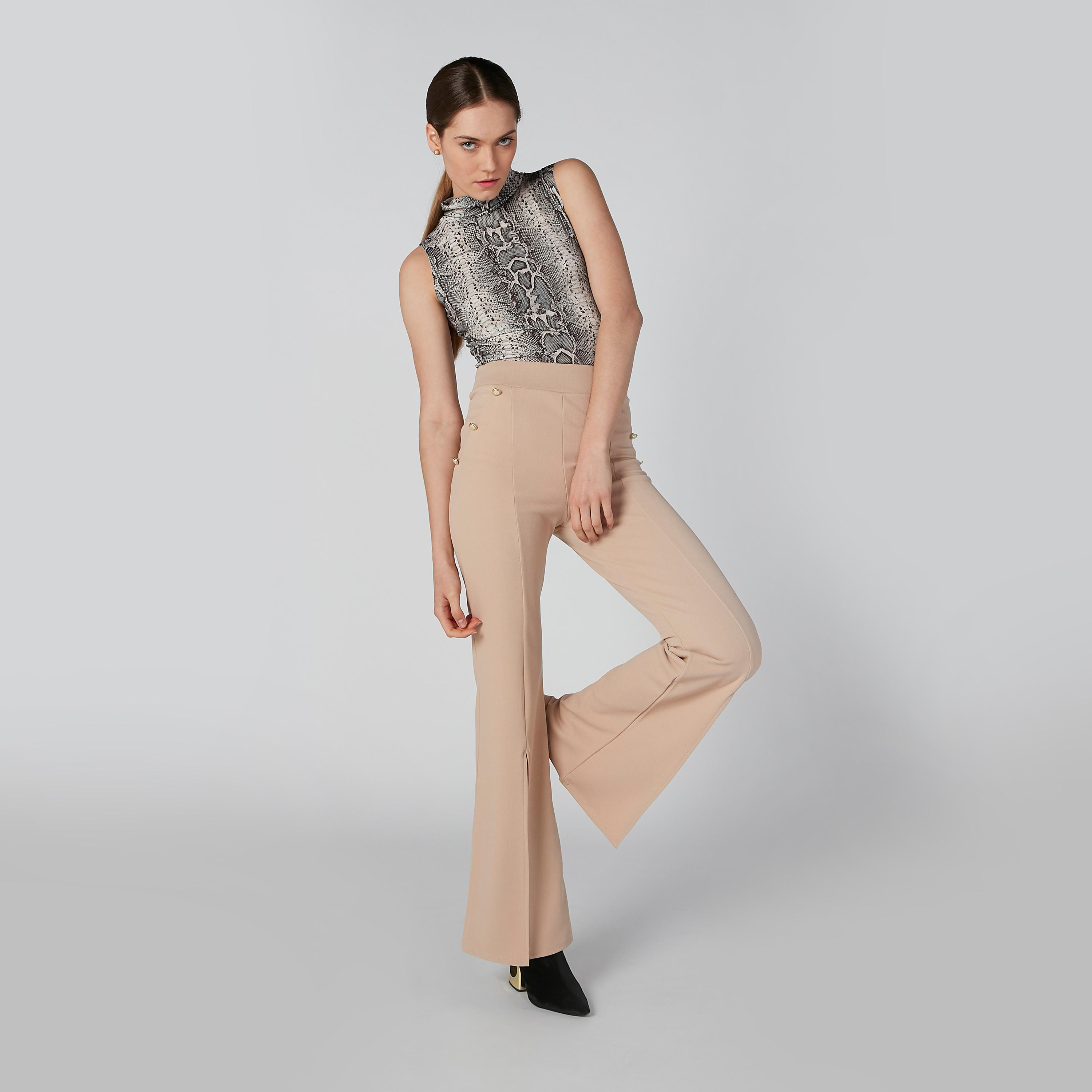 بنطلون مرن سادة بخصر مطاطي مع شق و زينة-women-clothing-bottoms-trousers-image-4