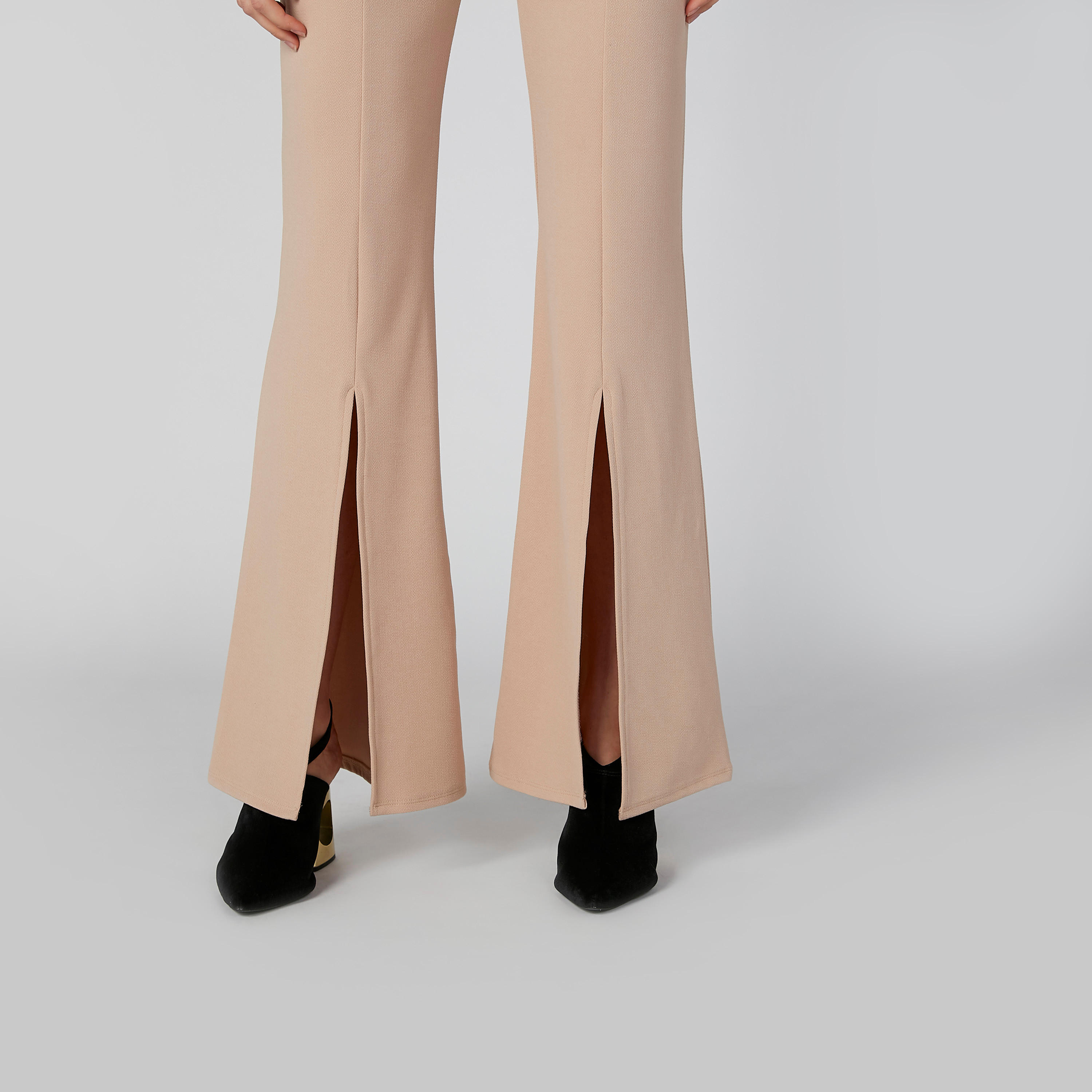 بنطلون مرن سادة بخصر مطاطي مع شق و زينة-women-clothing-bottoms-trousers-image-2