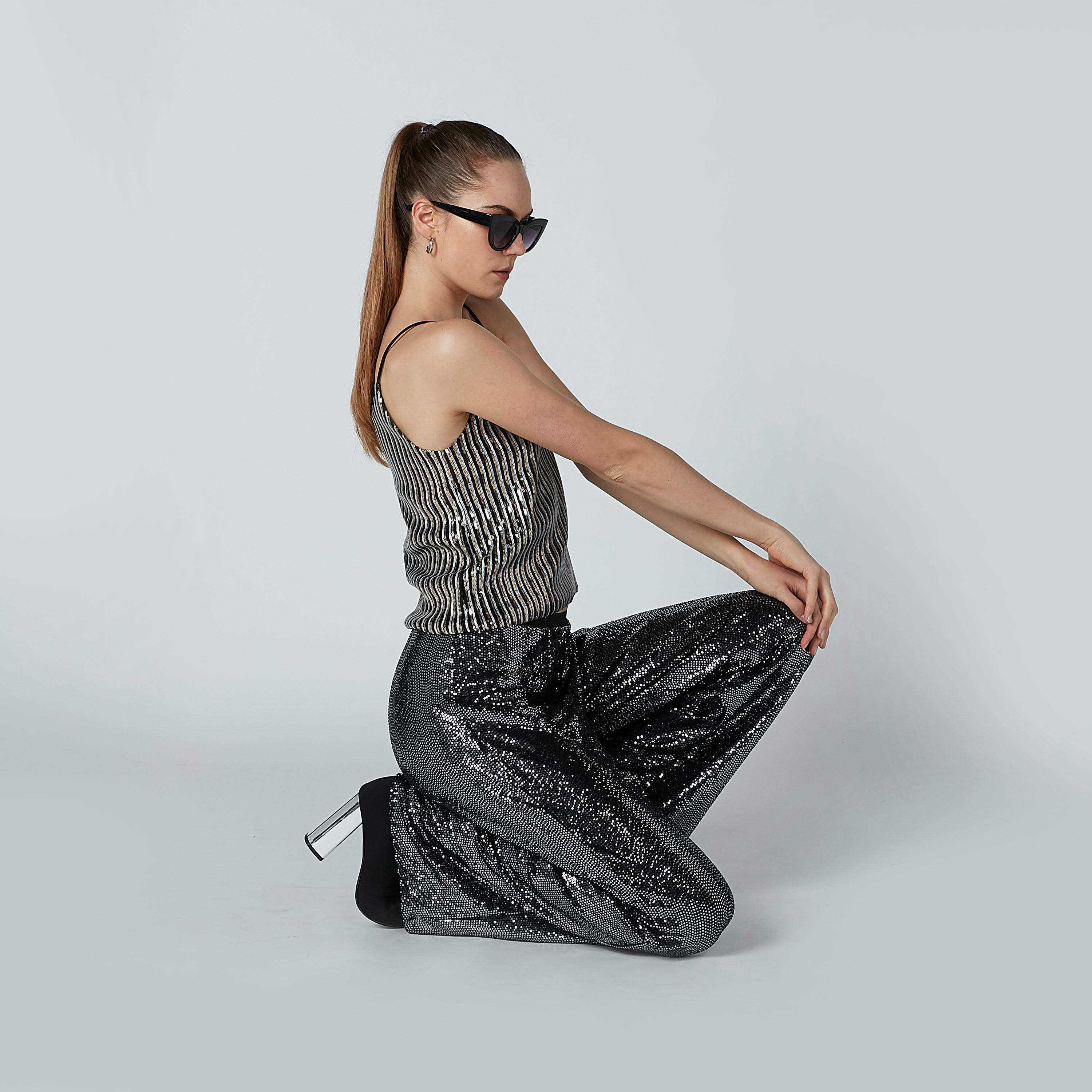 بنطال بالازو بقصّة واسعة وخصر مرن-women-clothing-bottoms-trousers-image-3