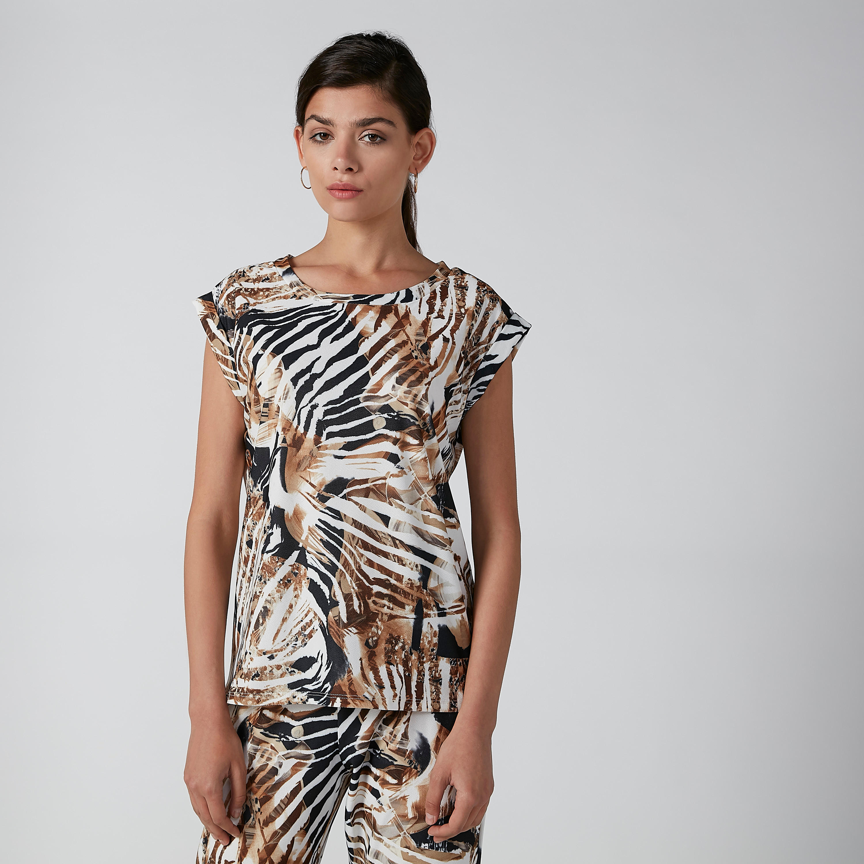 بلوزة بياقة مستديرة وأكمام متصلة وطبعات-women-clothing-tshirts-image-4