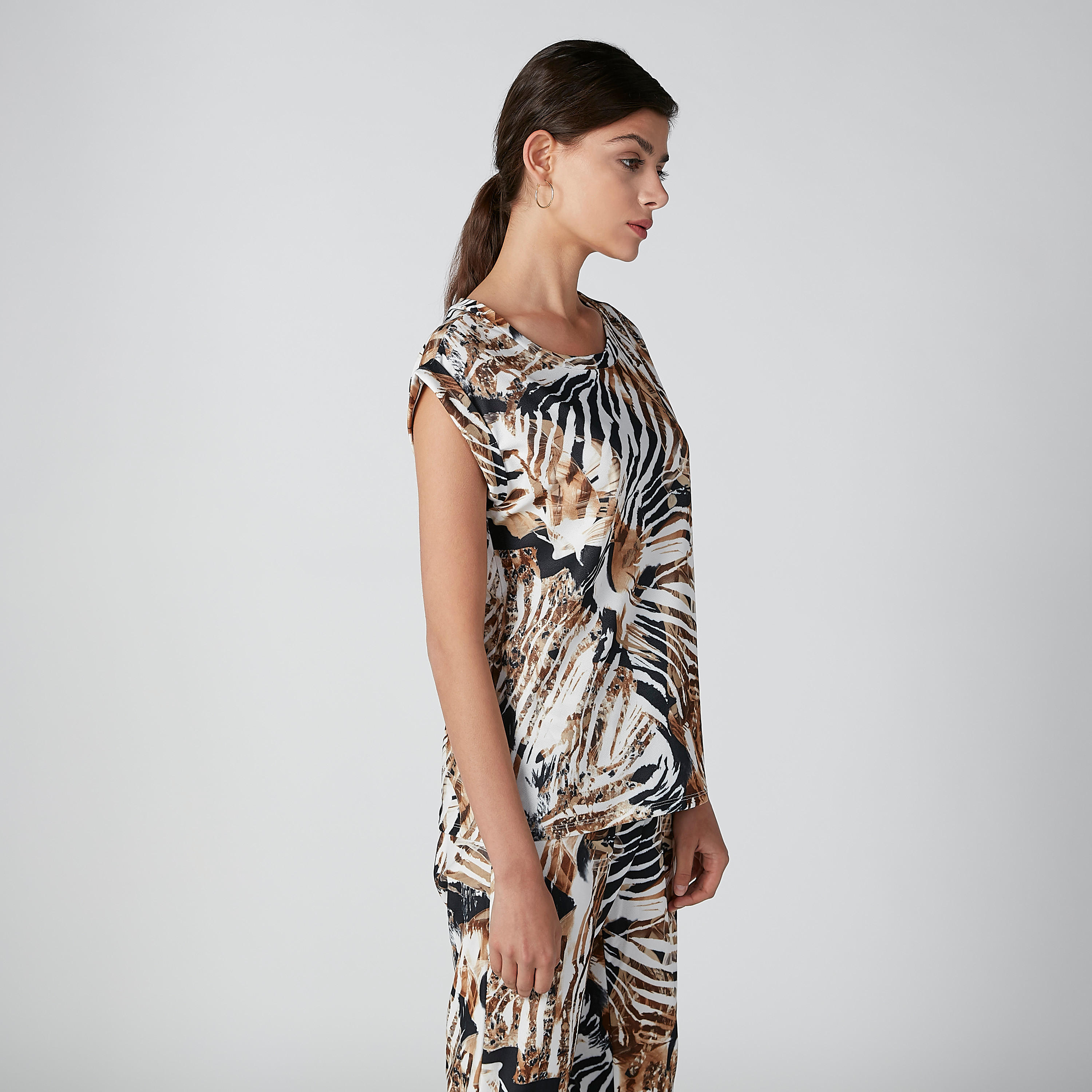 بلوزة بياقة مستديرة وأكمام متصلة وطبعات-women-clothing-tshirts-image-1