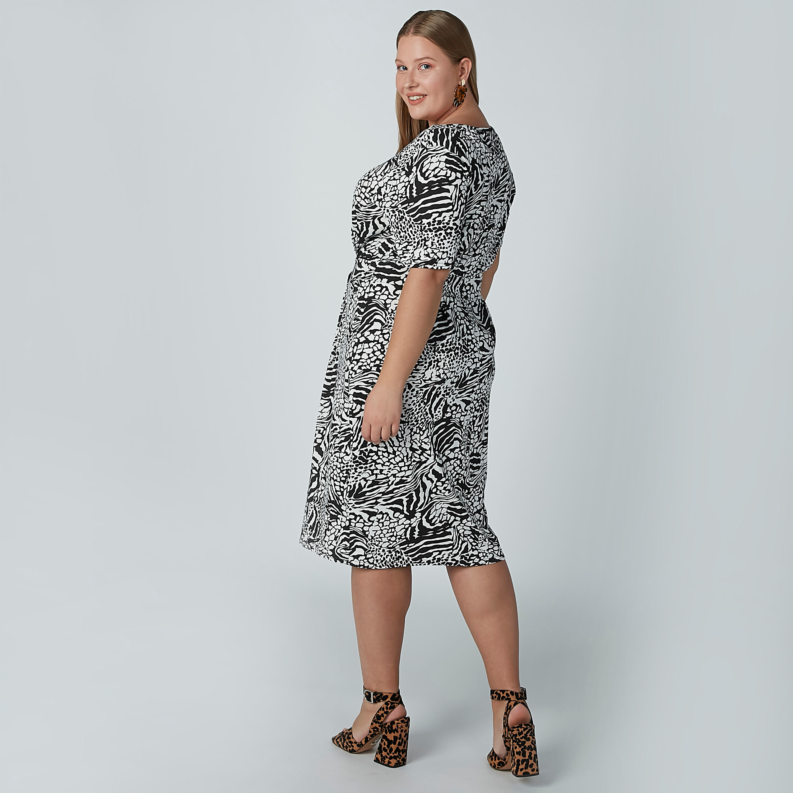 فستان إيه لاين متوسط الطول بفيونكة وطبعات-women-clothing-dresses-image-2