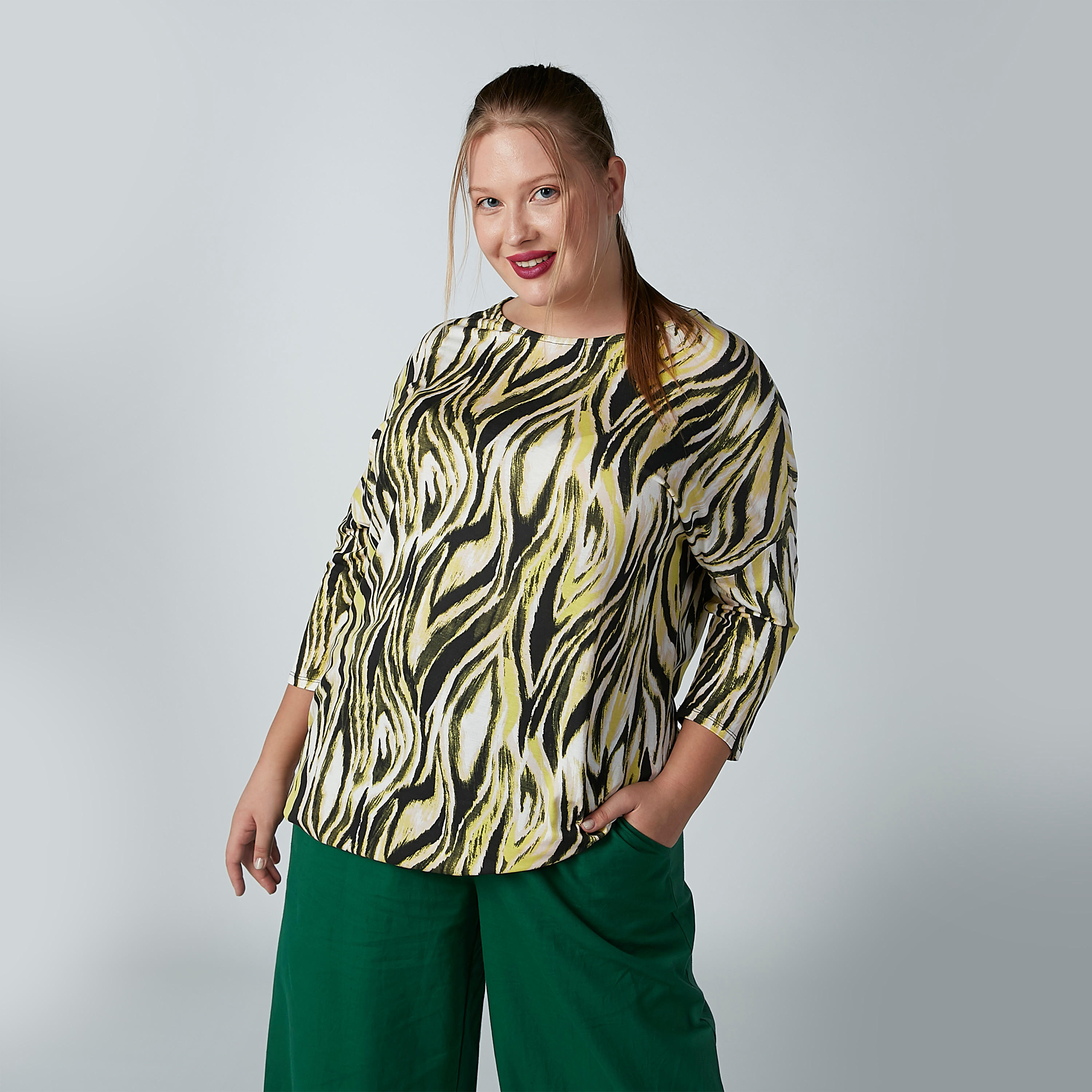 بلوزة بطبعات بياقة مستديرة مع أكمام 3/4-women-clothing-shirtsandblouses-blouses-image-1