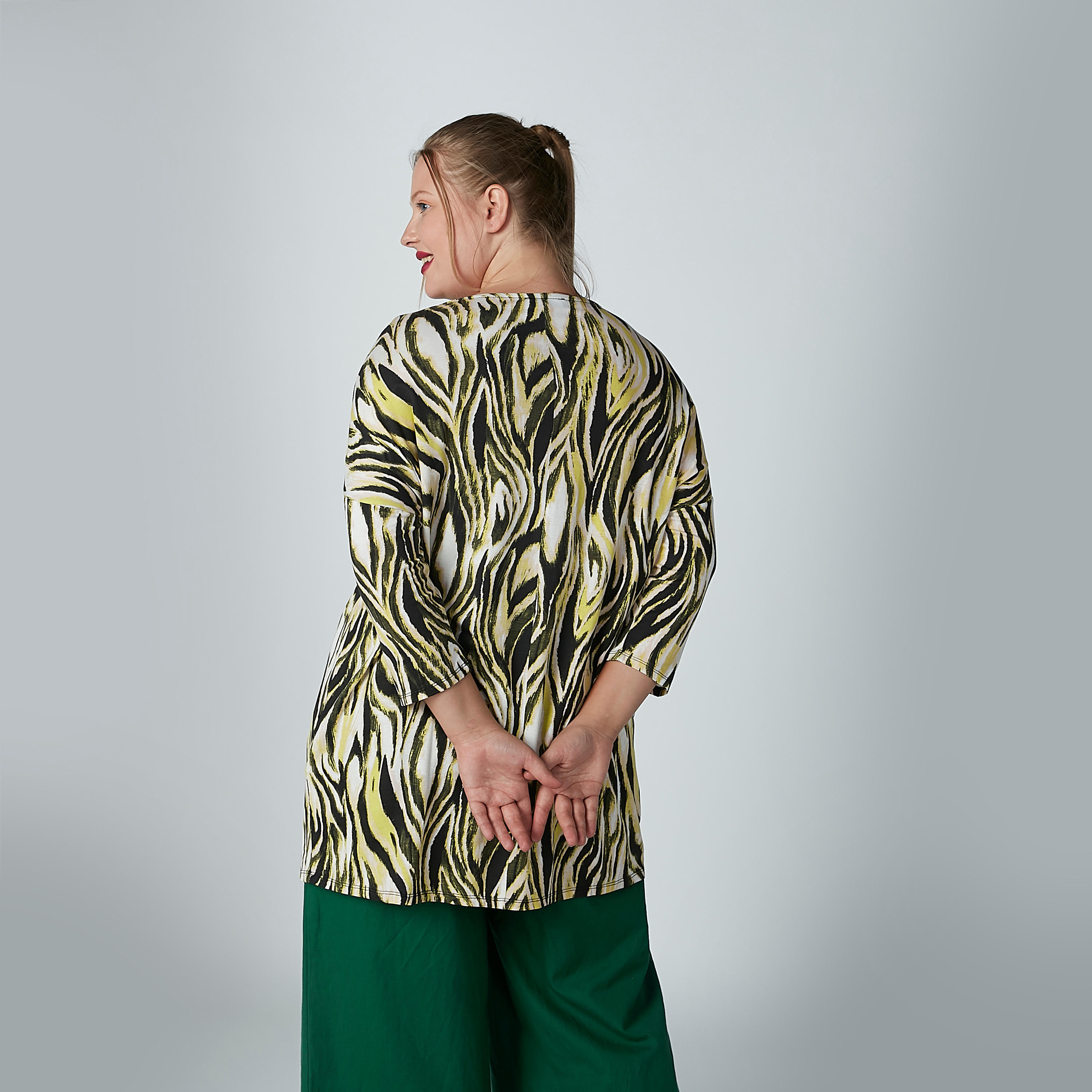 بلوزة بطبعات بياقة مستديرة مع أكمام 3/4-women-clothing-shirtsandblouses-blouses-image-3