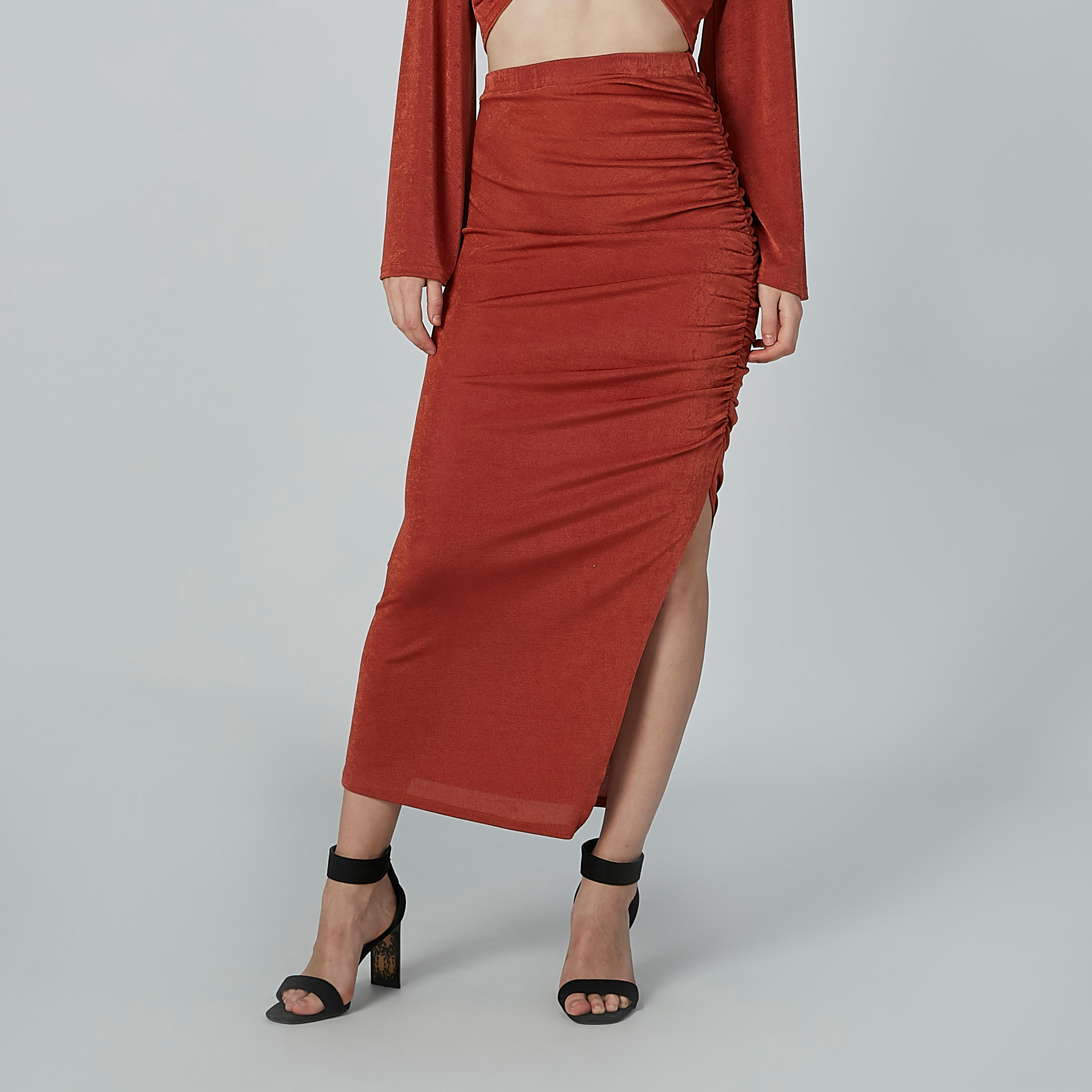 تنورة بارزة الملمس متوسطة الطول بقصّة ضيّقة وفتحة جانبية-women-clothing-bottoms-skirts-image-3