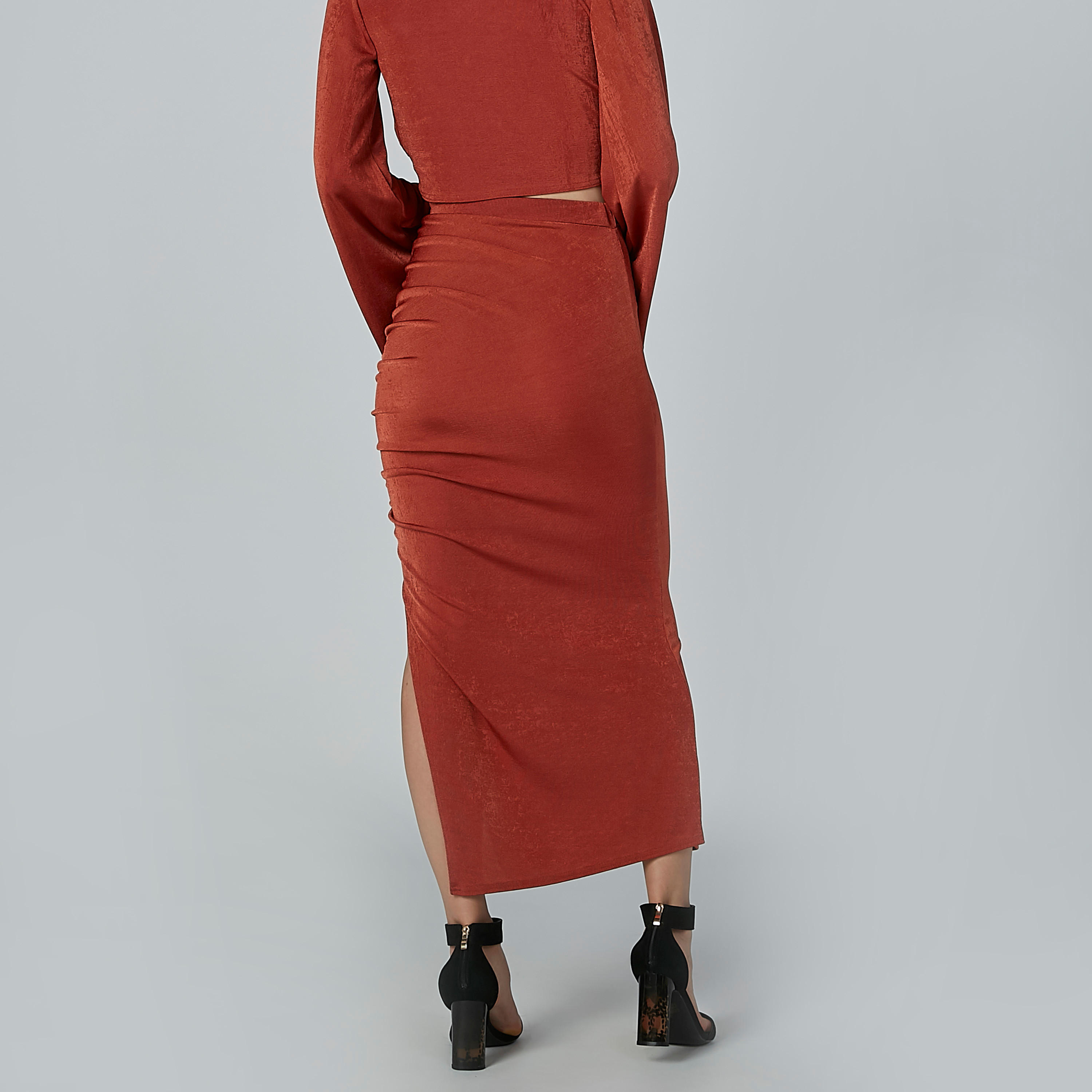 تنورة بارزة الملمس متوسطة الطول بقصّة ضيّقة وفتحة جانبية-women-clothing-bottoms-skirts-image-4