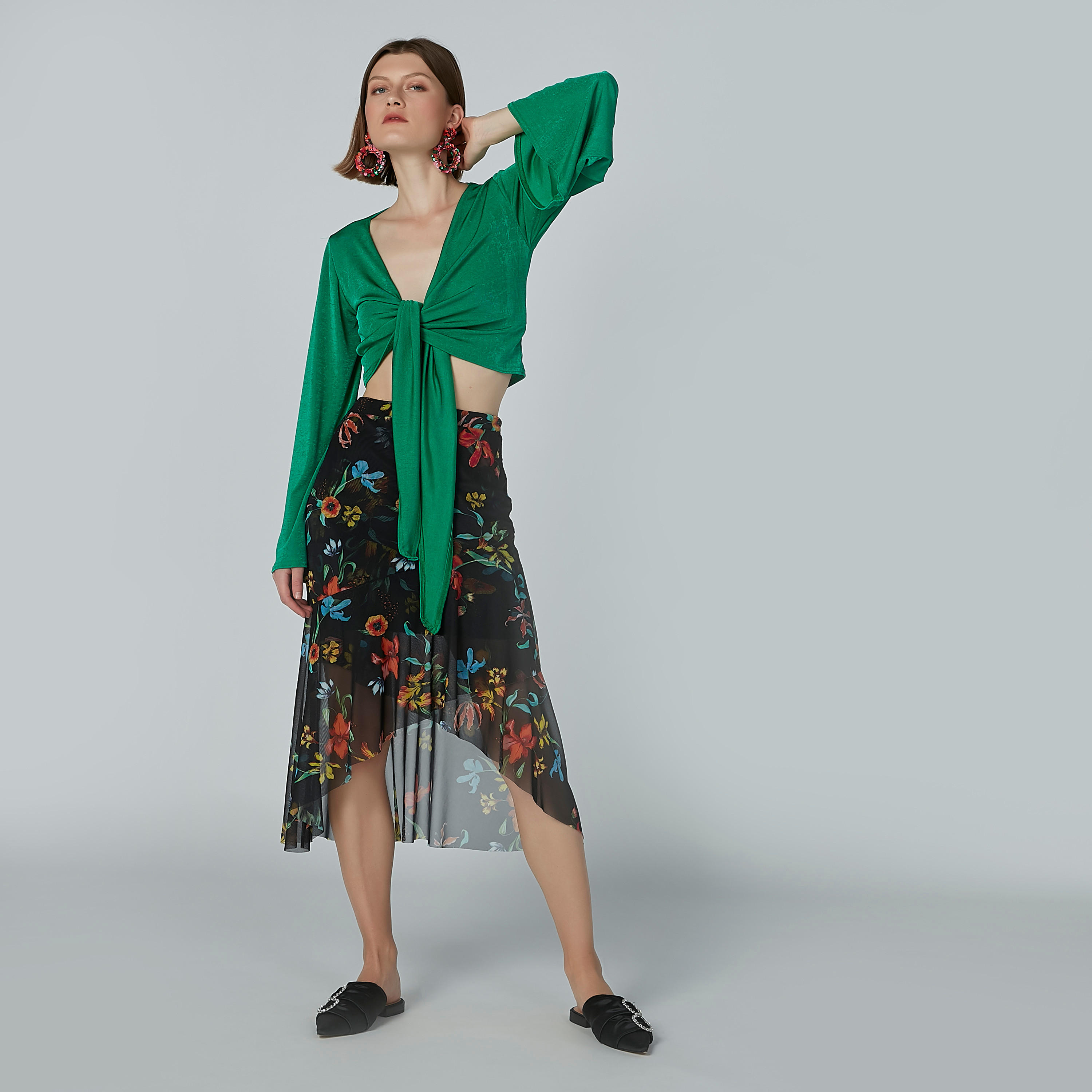 بلوزة قصيرة بارزة الملمس بأكمام واسعة وتفاصيل عقدة-women-clothing-shirtsandblouses-blouses-image-1
