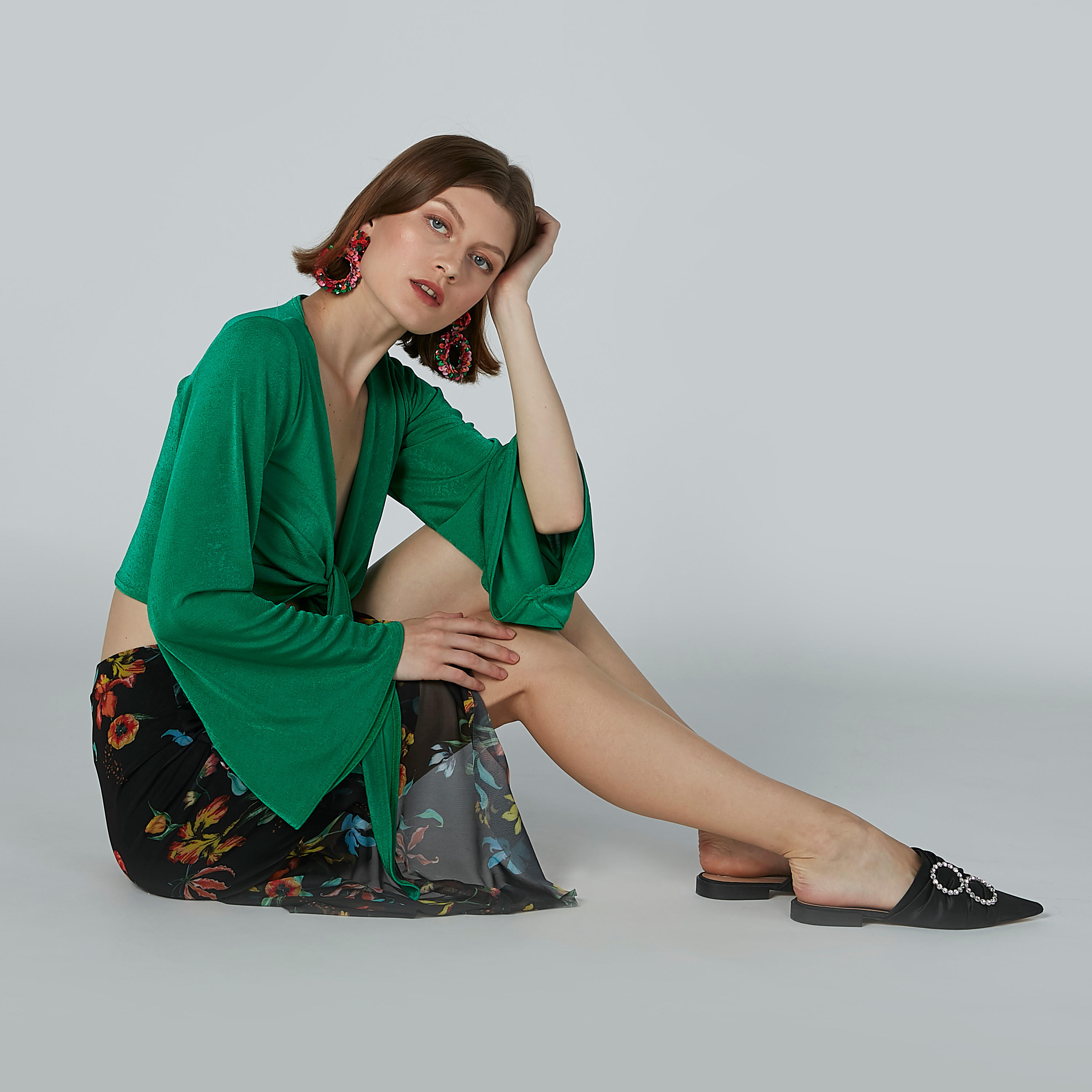 بلوزة قصيرة بارزة الملمس بأكمام واسعة وتفاصيل عقدة-women-clothing-shirtsandblouses-blouses-image-2