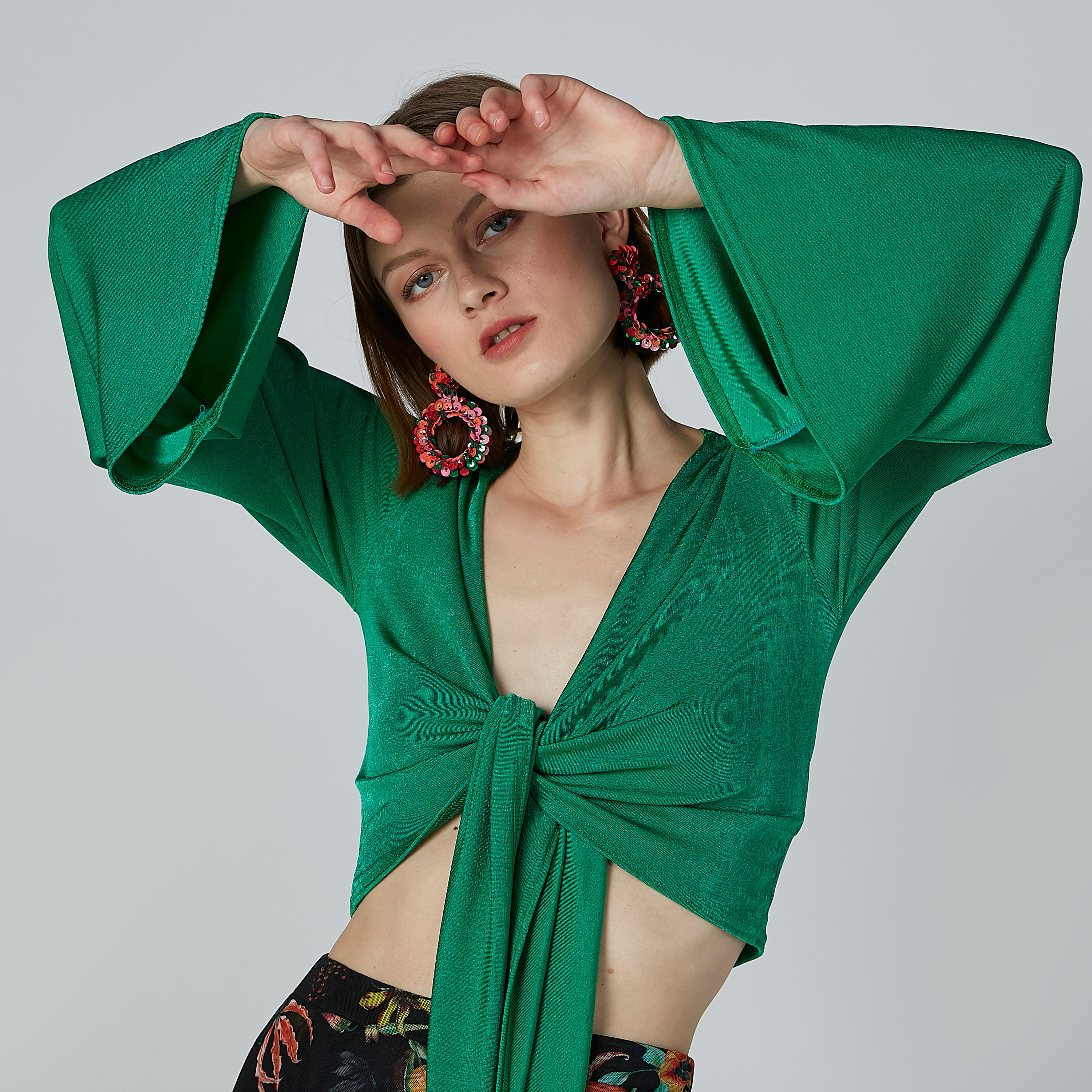 بلوزة قصيرة بارزة الملمس بأكمام واسعة وتفاصيل عقدة-women-clothing-shirtsandblouses-blouses-image-3
