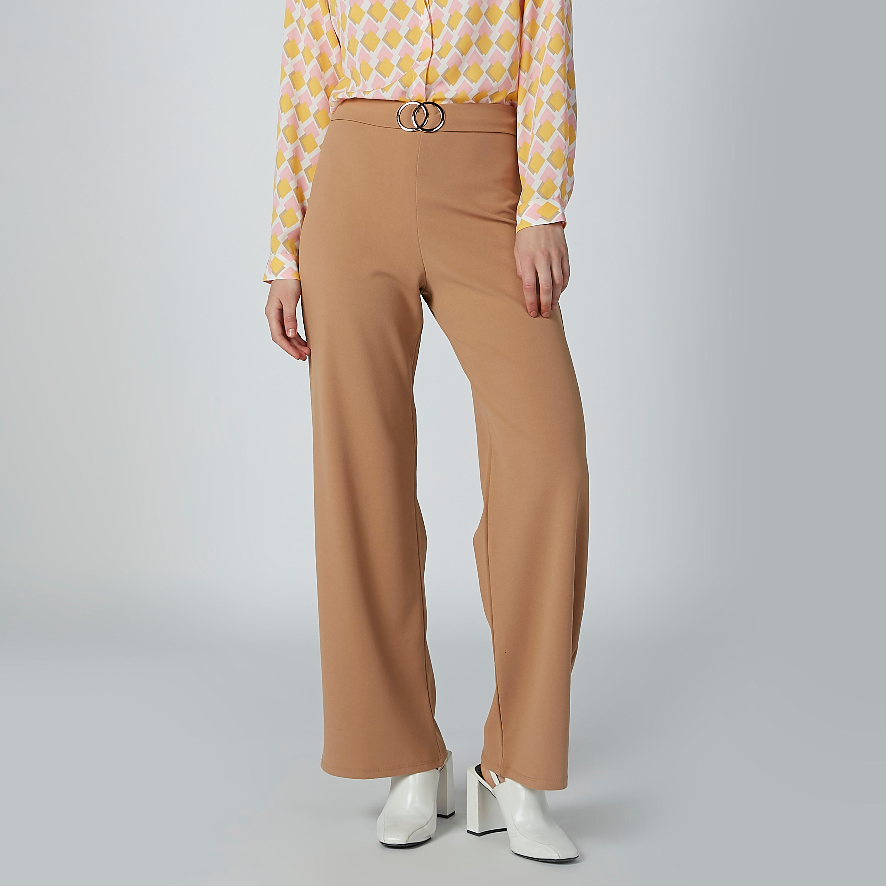 بنطال بالازو سادة بخصر متوسط الارتفاع وحلقة ميتاليك-women-clothing-bottoms-trousers-image-5