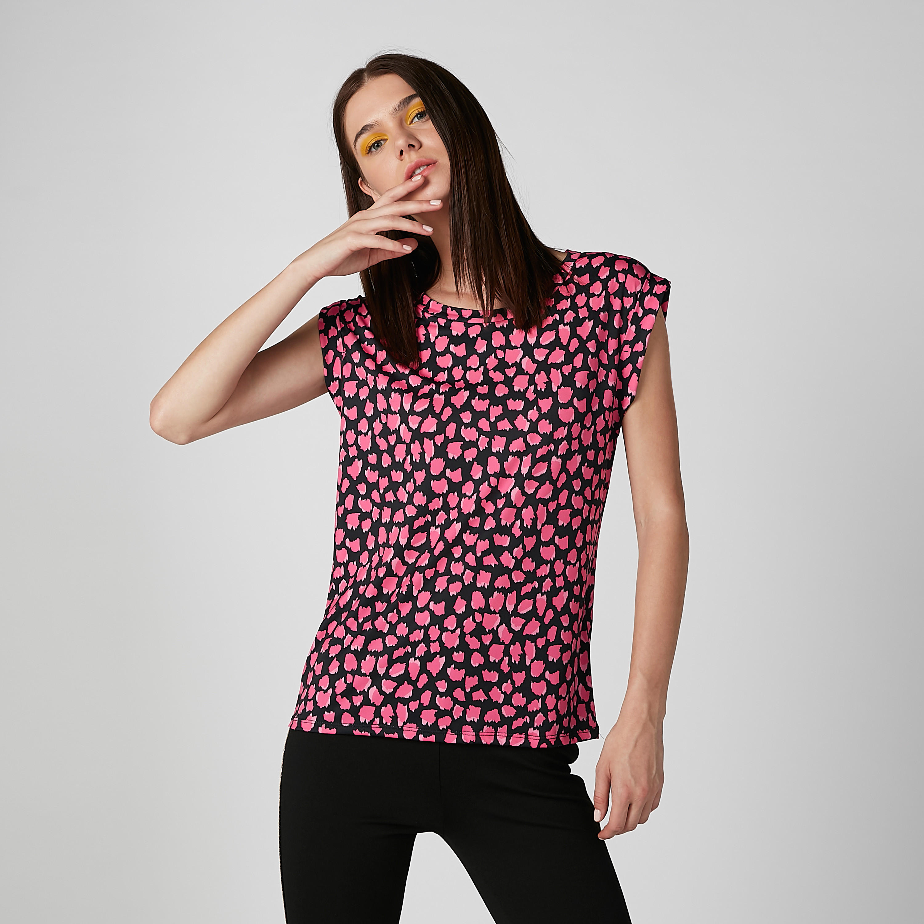 بلوزة بياقة مستديرة وأكمام كاب وطبعات-women-clothing-shirtsandblouses-blouses-image-1