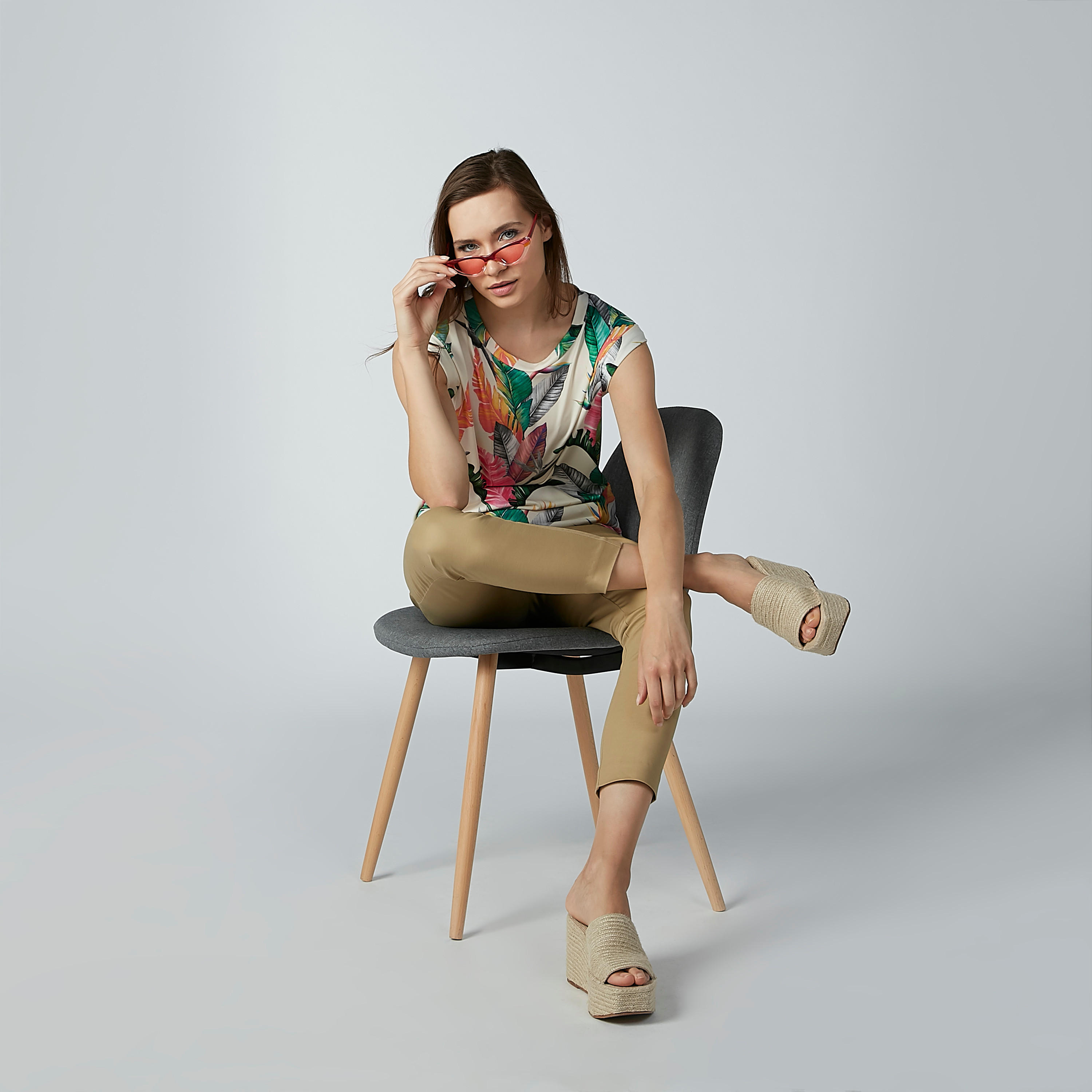 بلوزة بياقة مستديرة وأكمام كاب وطبعات-women-clothing-tshirts-image-2