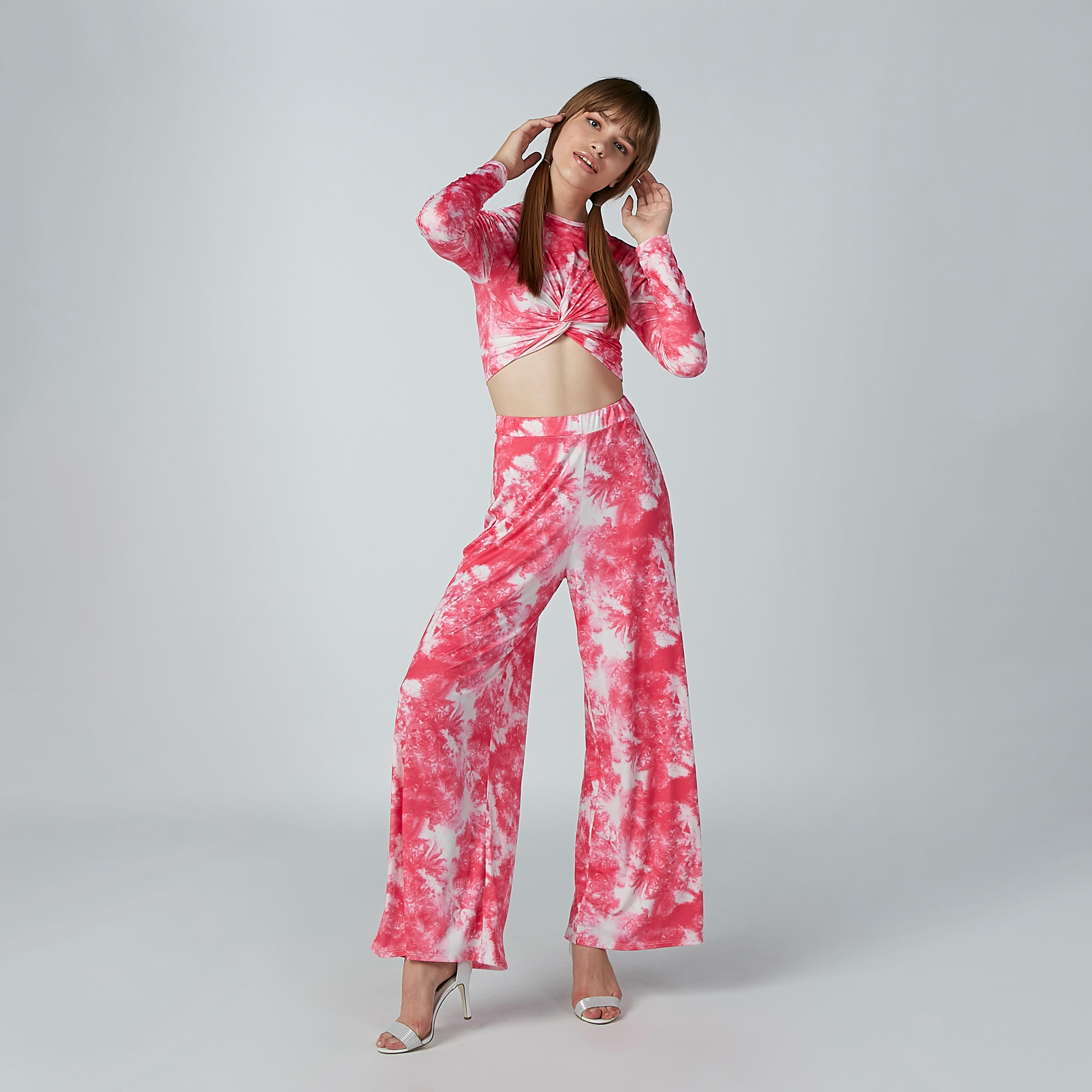 بلوزة قصيرة بياقة مستديرة وأكمام طويلة وطبعات-women-clothing-tshirts-image-2