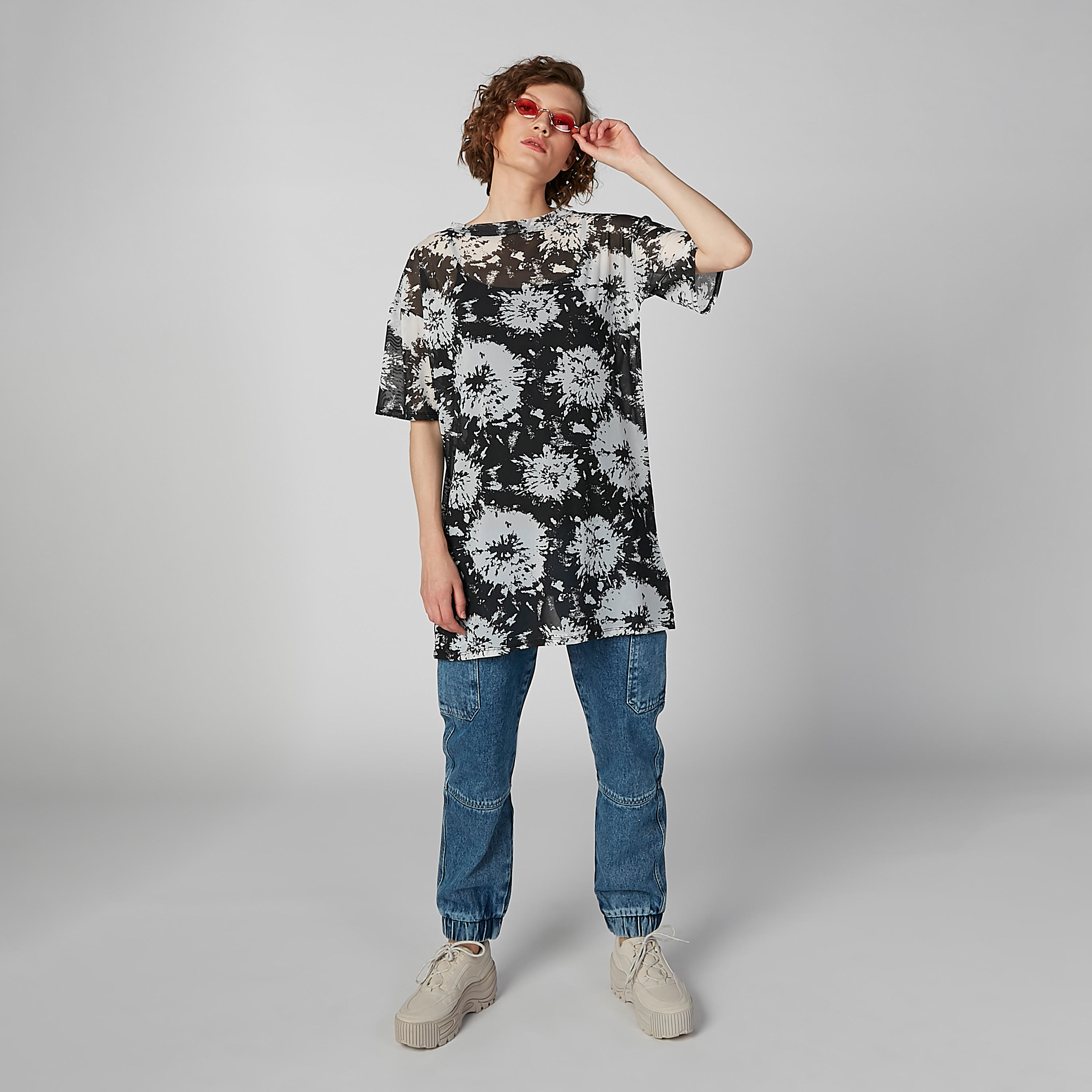 بلوزة بياقة مستديرة وأكمام قصيرة وطبعات تجريدية-women-clothing-shirtsandblouses-blouses-image-2