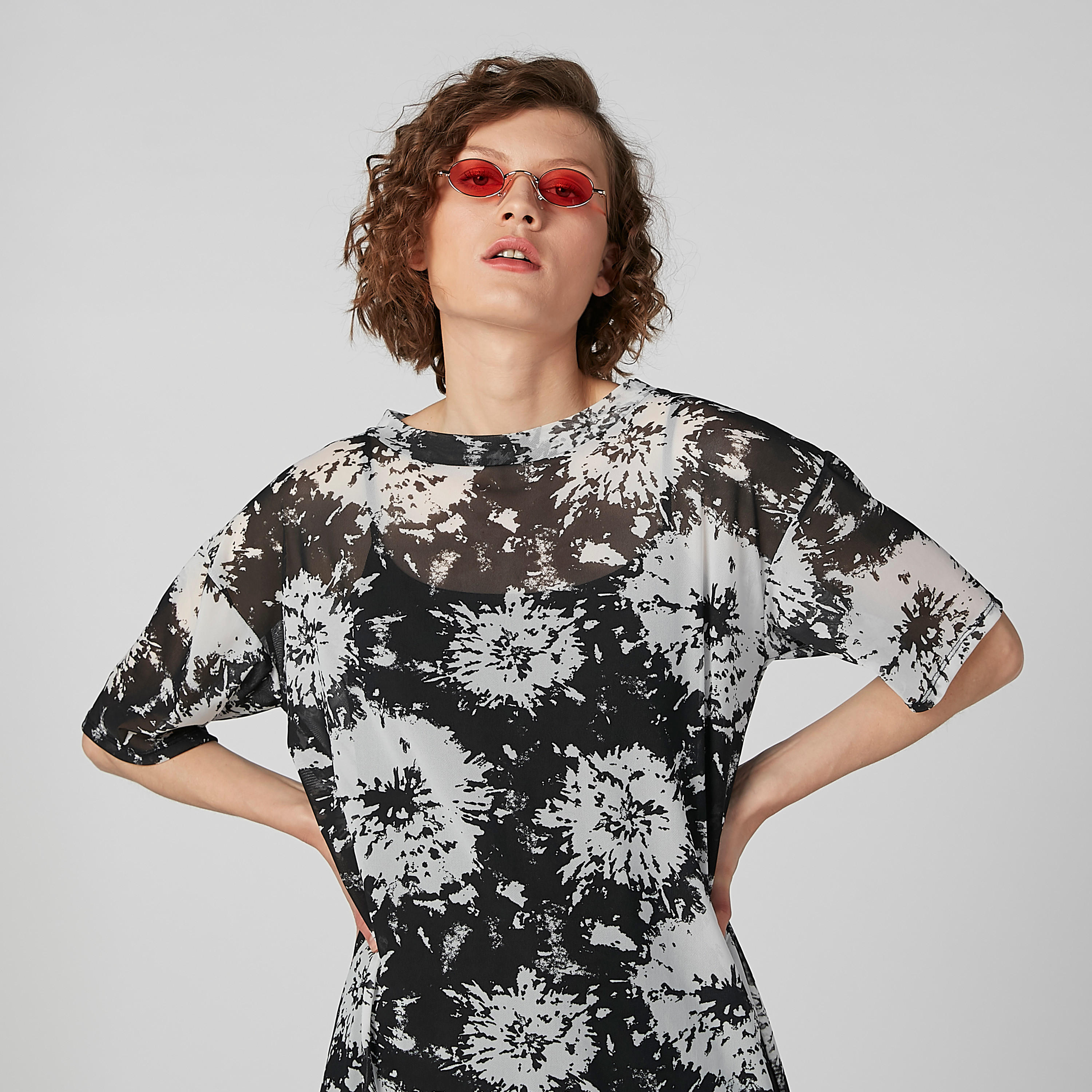 بلوزة بياقة مستديرة وأكمام قصيرة وطبعات تجريدية-women-clothing-shirtsandblouses-blouses-image-3