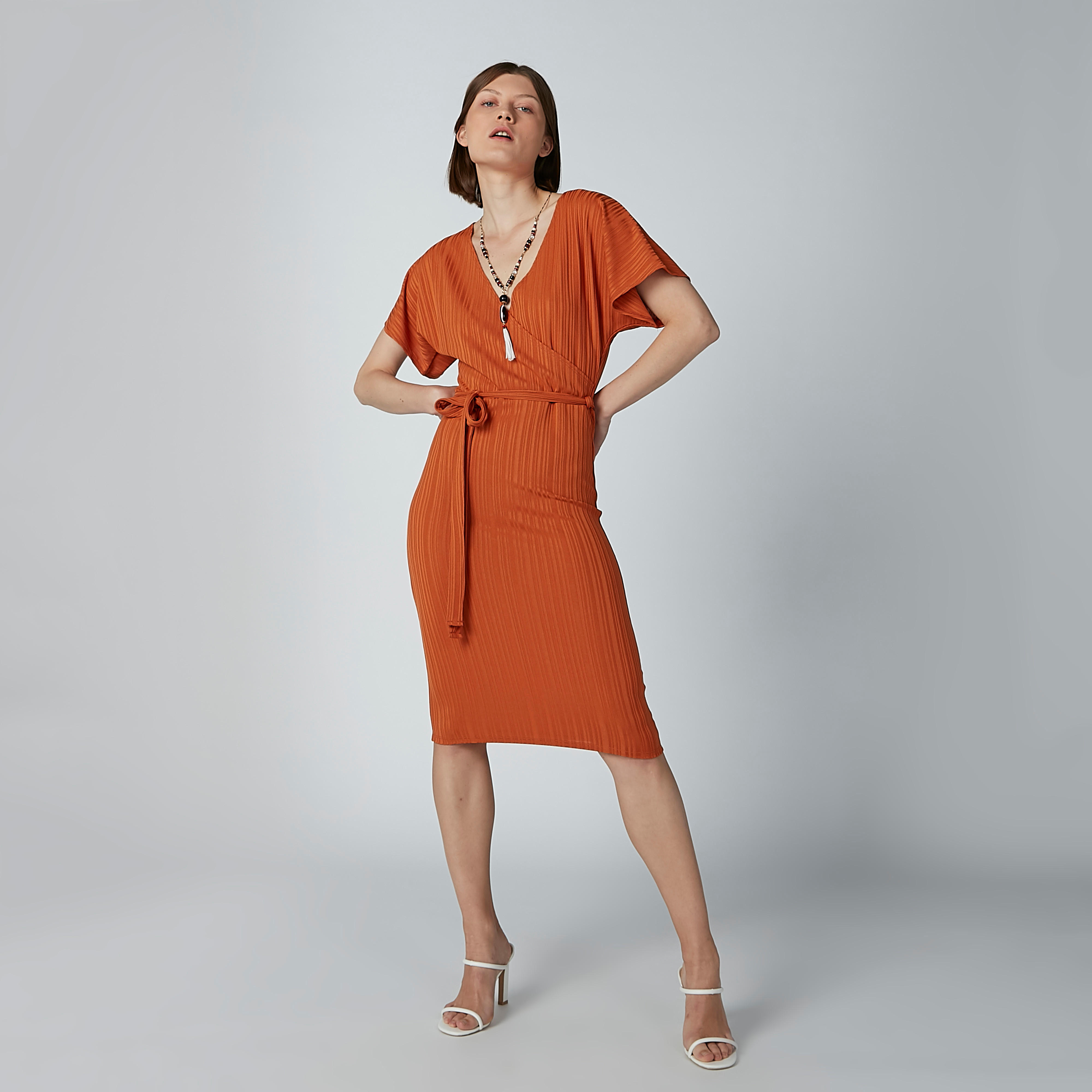 فستان متوسط الطول بقصّة ضيّقة وأربطة-women-clothing-dresses-image-4