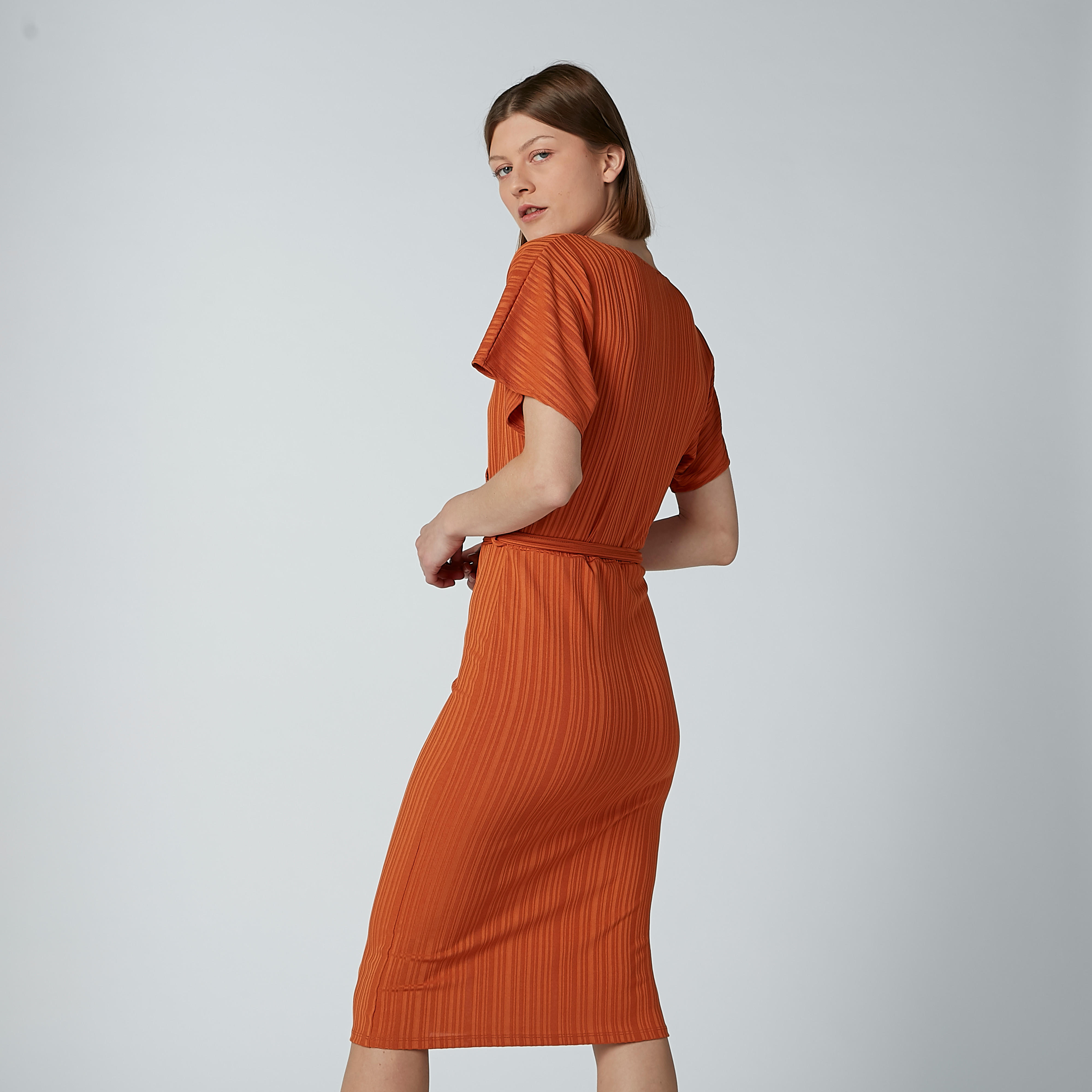فستان متوسط الطول بقصّة ضيّقة وأربطة-women-clothing-dresses-image-5