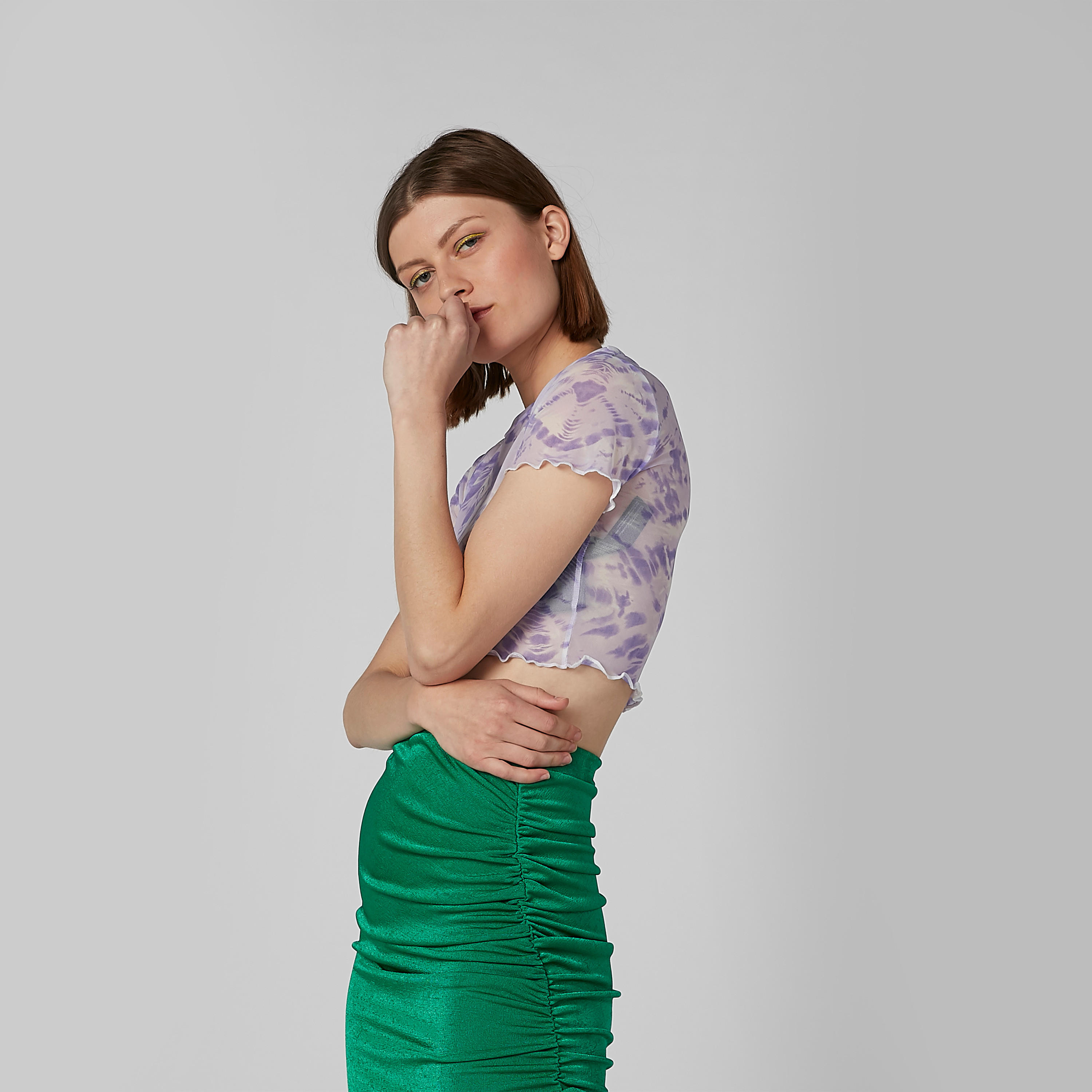تيشيرت قصير بياقة ضيقة وأكمام قصيرة وطبعات-women-clothing-tshirts-image-3