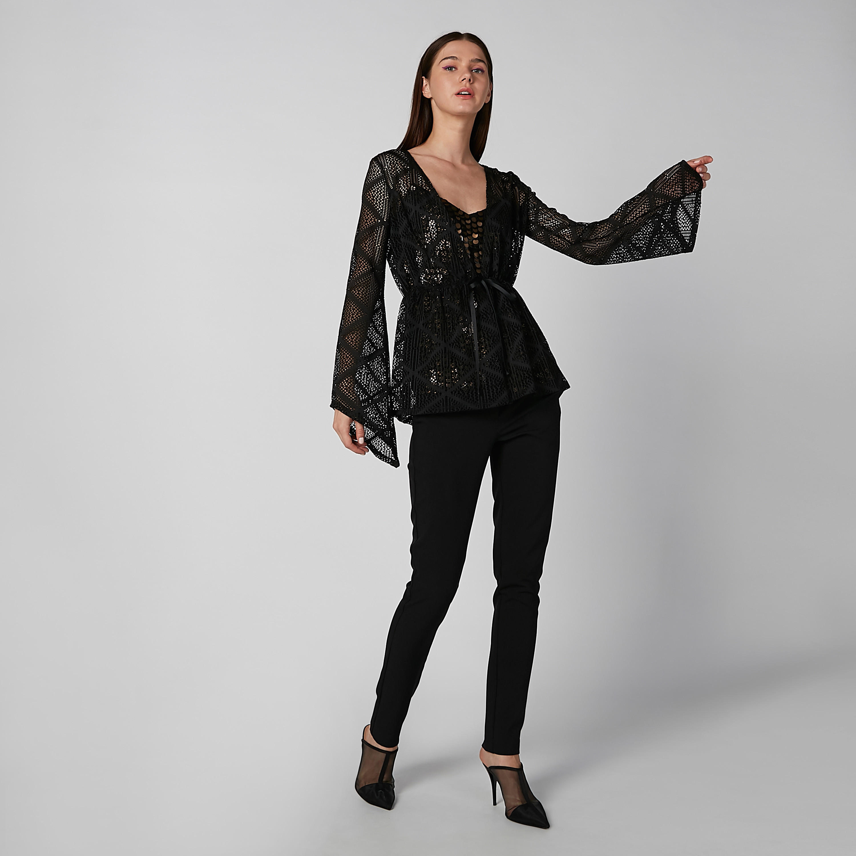 بلوزة دانتيل بأكمام طويلة وأربطة-women-clothing-shirtsandblouses-blouses-image-3