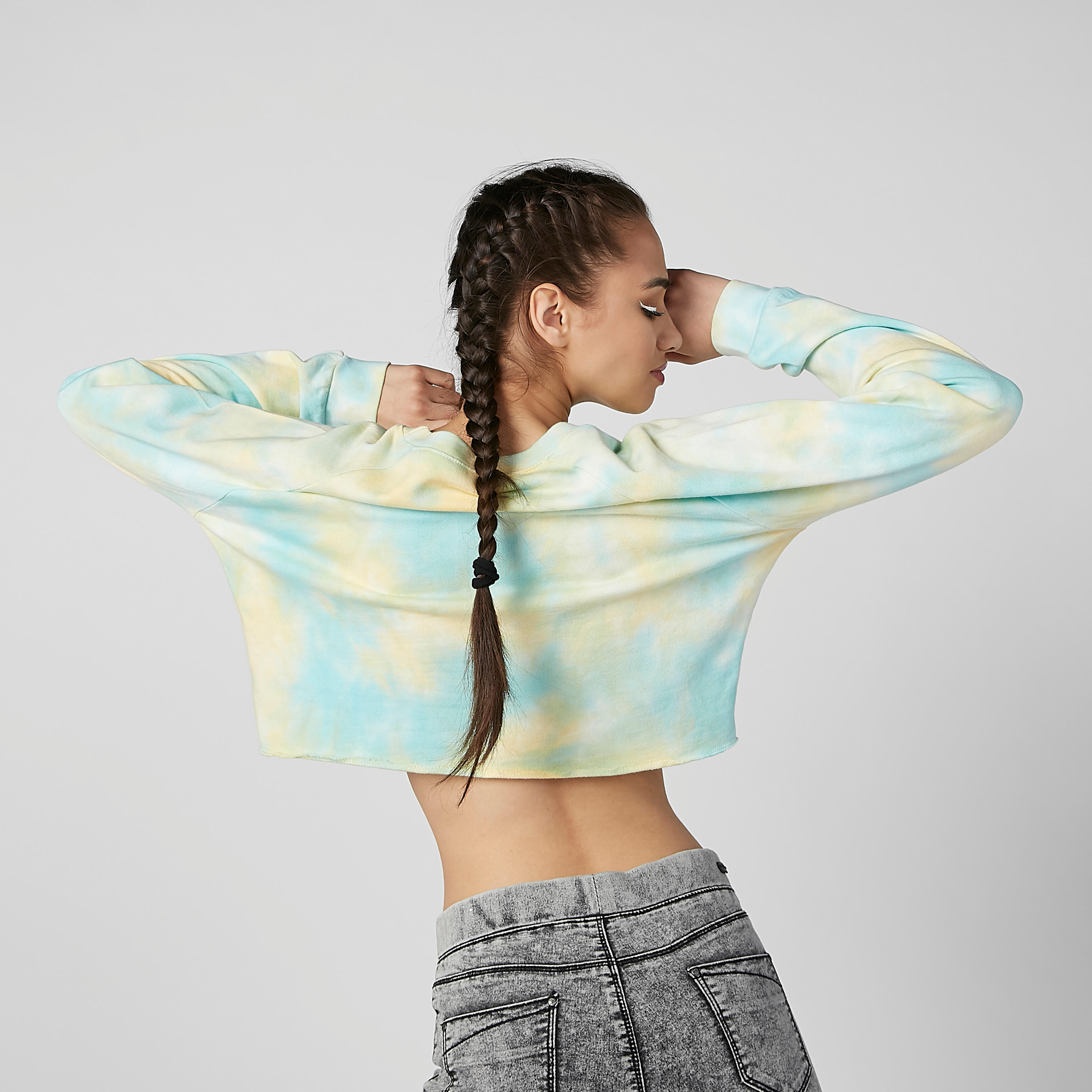 بلوزة قصيرة بياقة مستديرة وأكمام مغايرة وطبعات-women-clothing-tshirts-image-3
