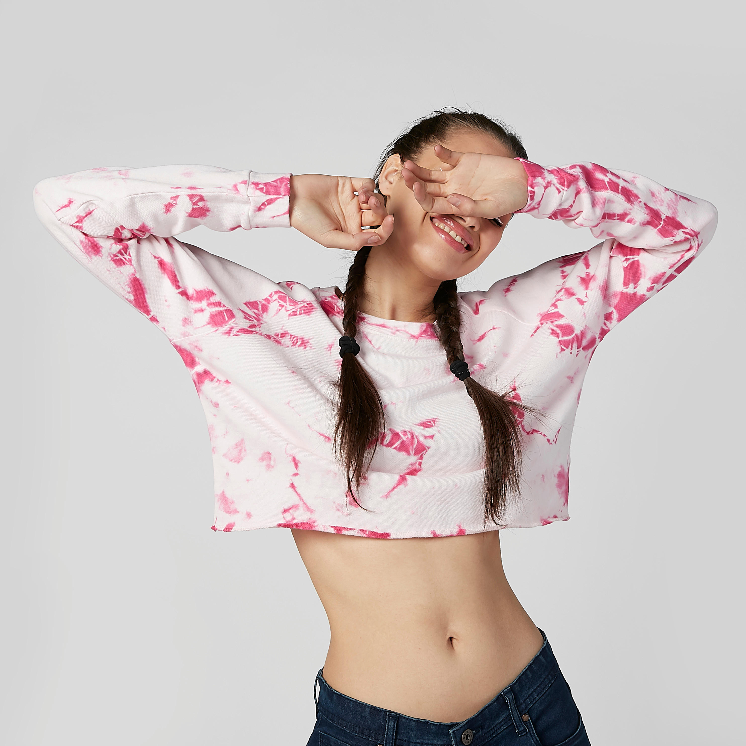 بلوزة قصيرة بياقة مستديرة وأكمام طويلة وطبعات-women-clothing-tshirts-image-2