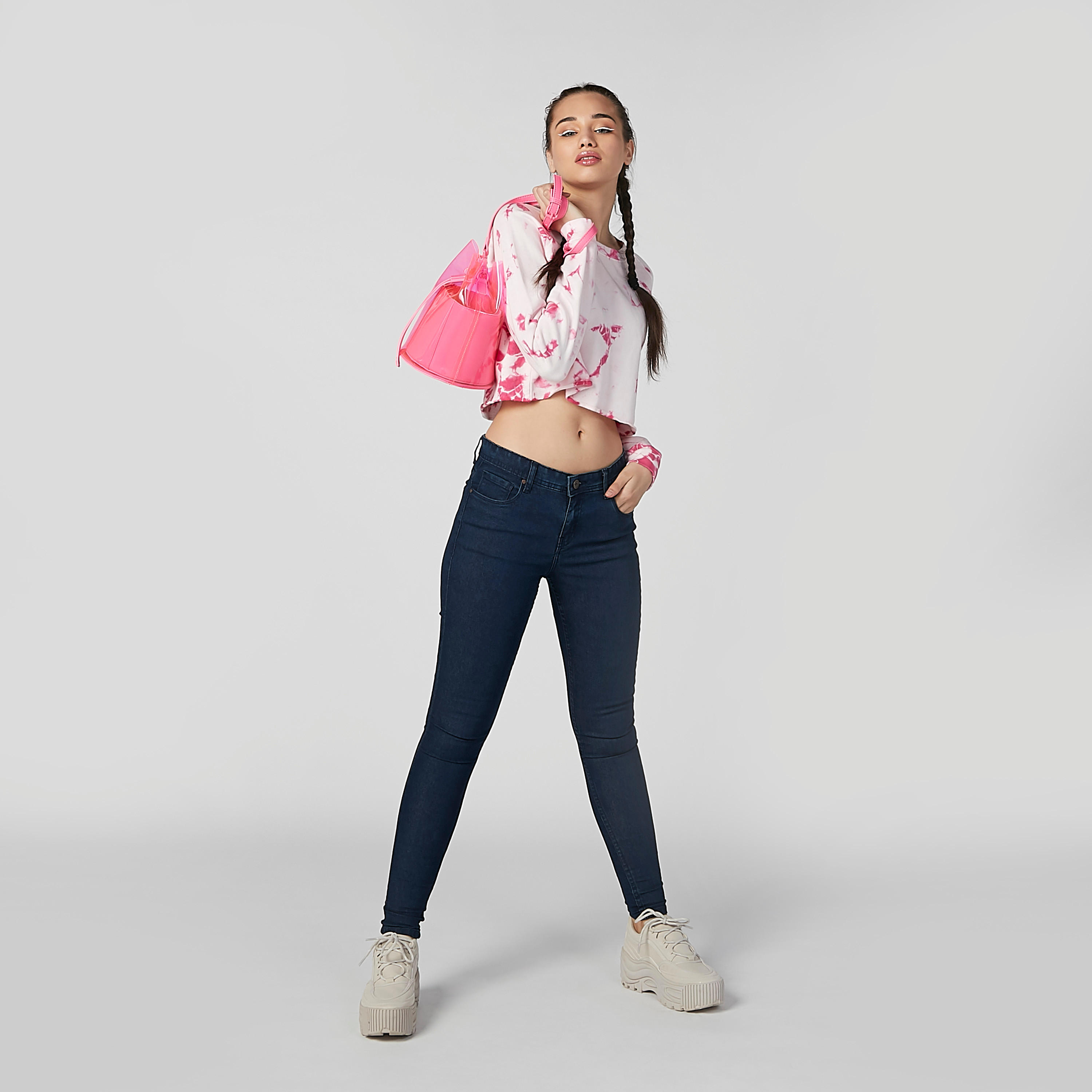 بلوزة قصيرة بياقة مستديرة وأكمام طويلة وطبعات-women-clothing-tshirts-image-3