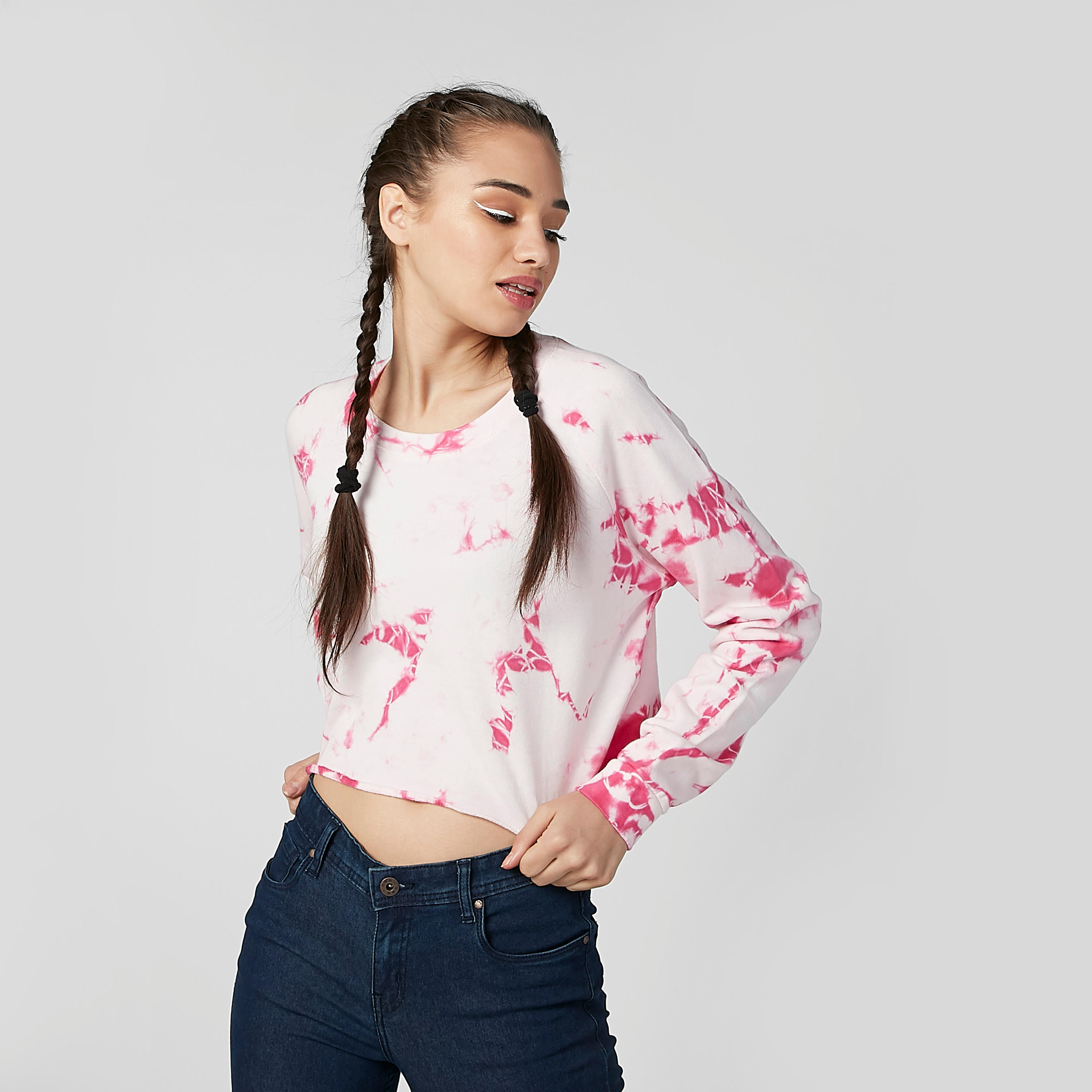 بلوزة قصيرة بياقة مستديرة وأكمام طويلة وطبعات-women-clothing-tshirts-image-4