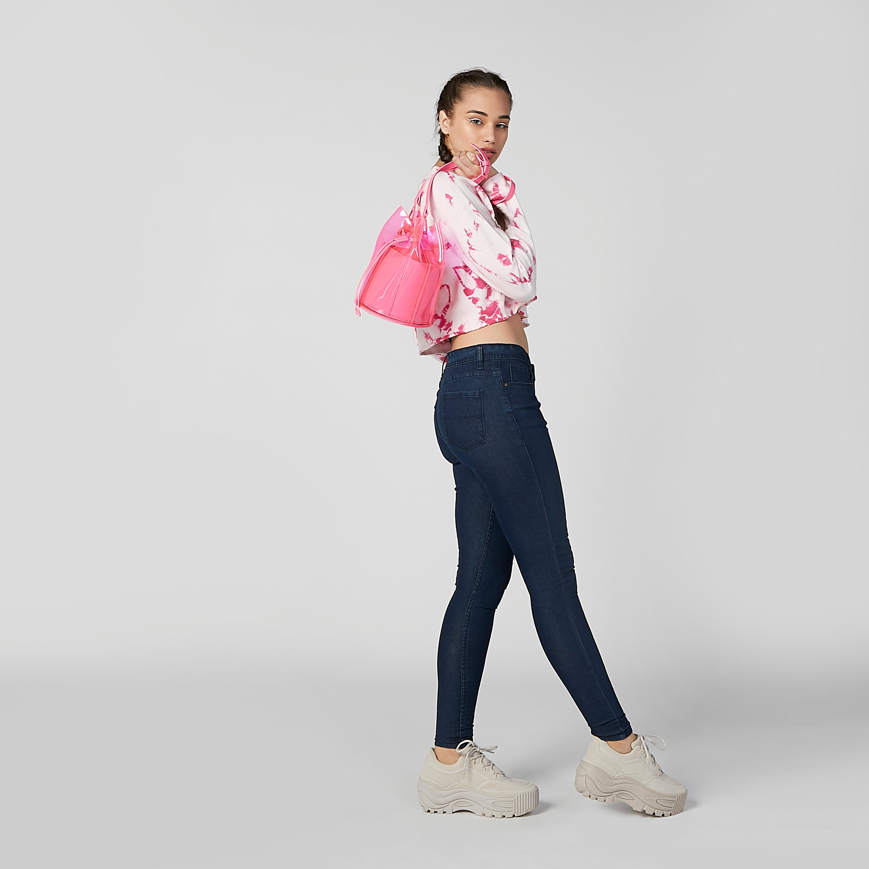 بلوزة قصيرة بياقة مستديرة وأكمام طويلة وطبعات-women-clothing-tshirts-image-5