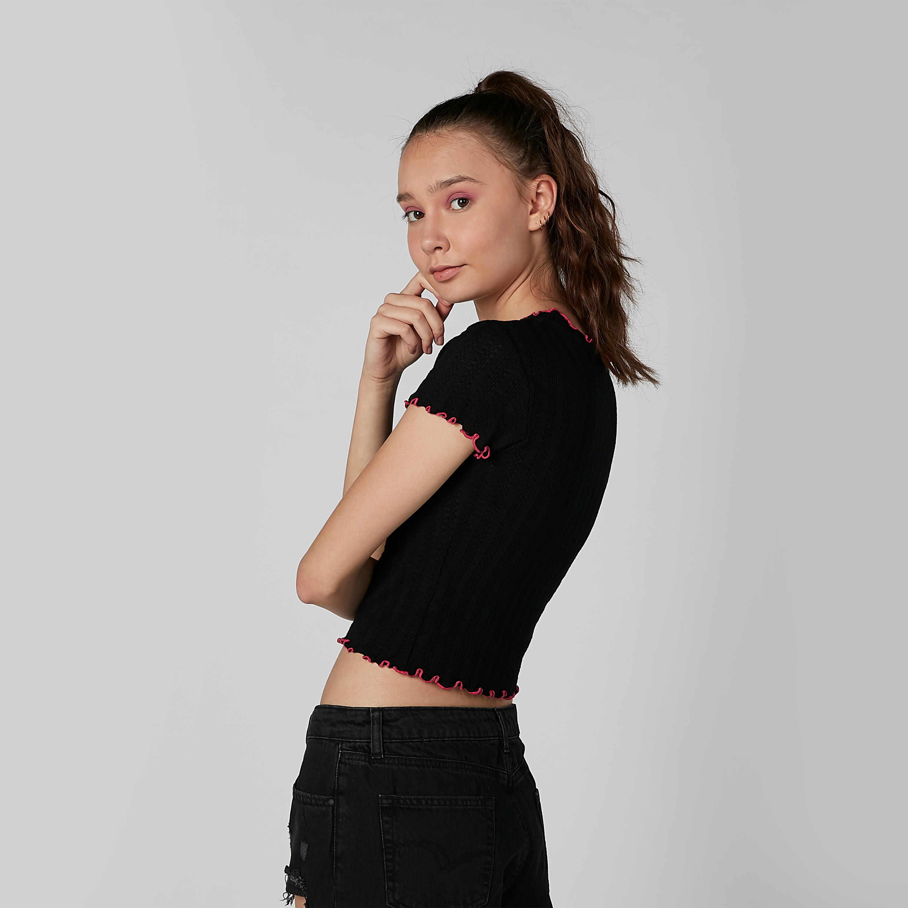 بلوزة قصيرة بياقة مستديرة وأكمام قصيرة-women-clothing-tshirts-image-2