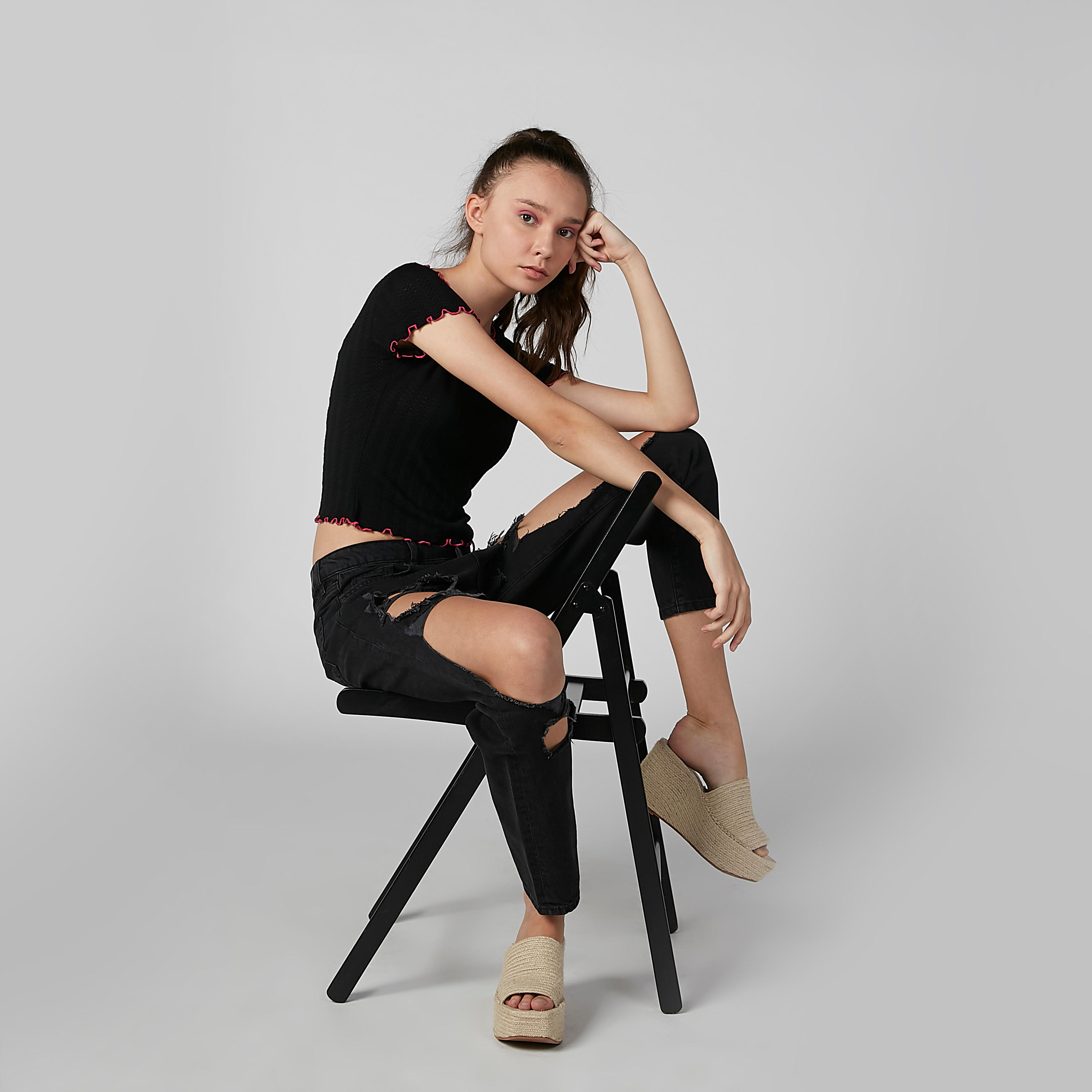 بلوزة قصيرة بياقة مستديرة وأكمام قصيرة-women-clothing-tshirts-image-3
