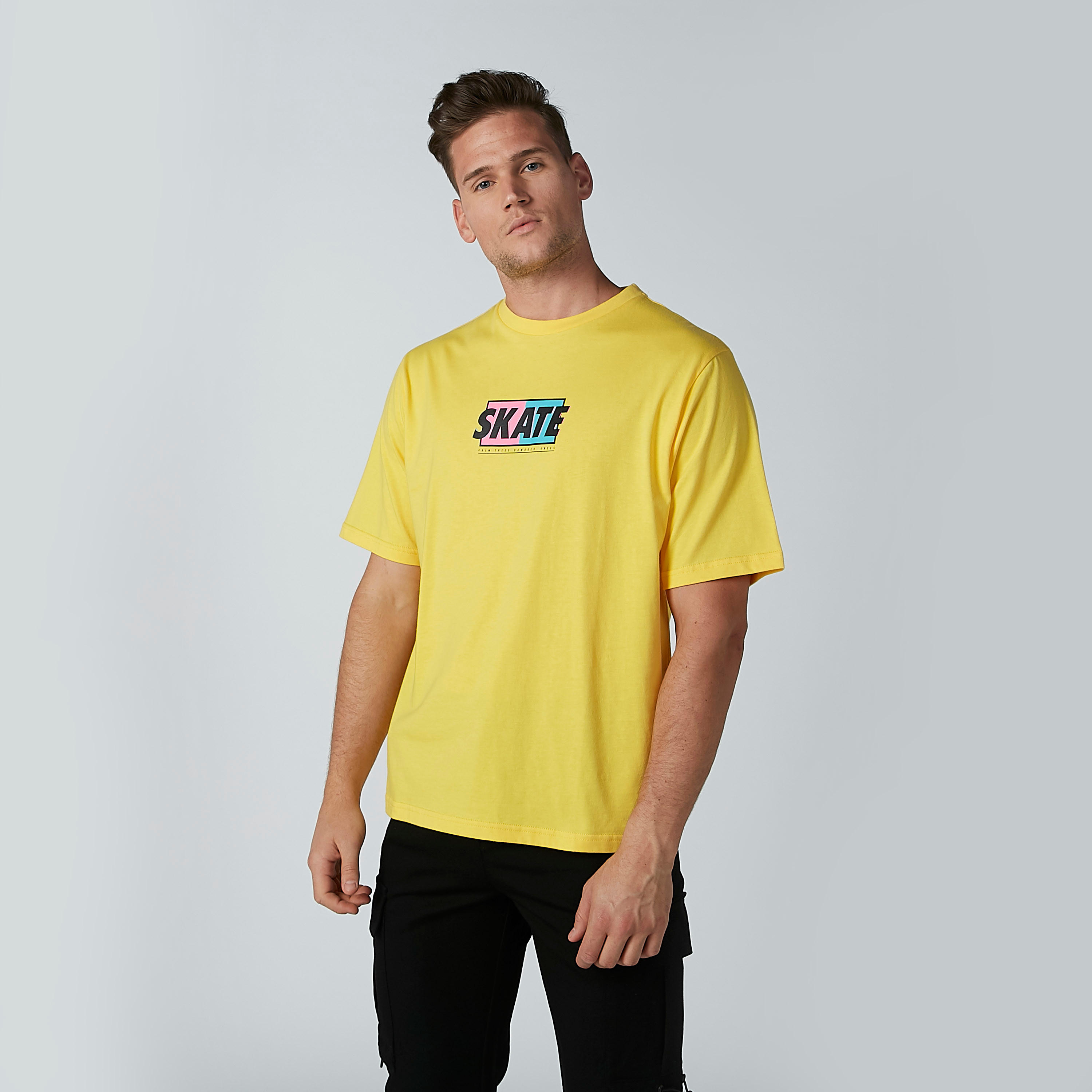 تيشيرت بطبعات وياقة مستديرة وأكمام قصيرة-men-clothing-tshirtsandpolos-tshirts-image-2