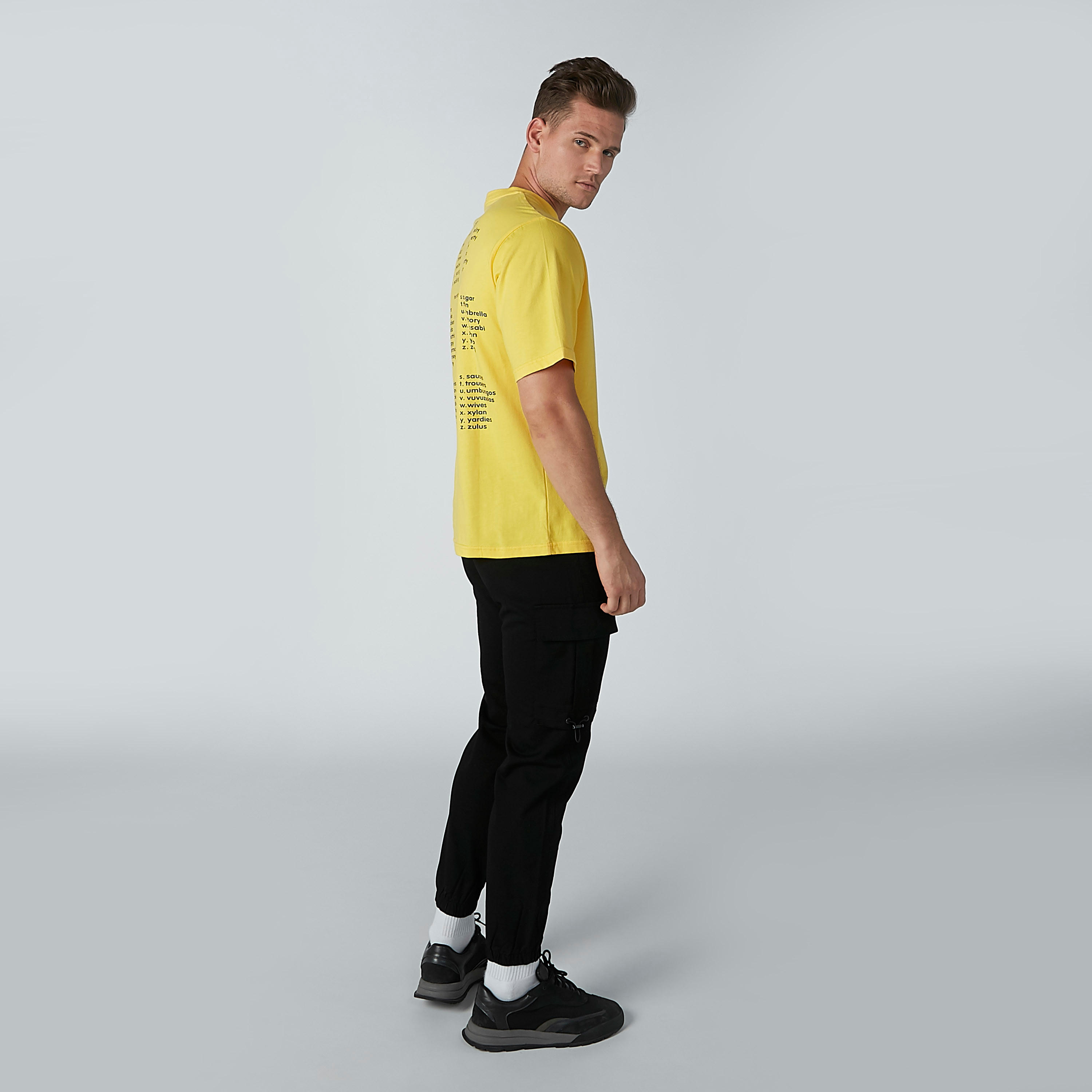 تيشيرت بطبعات وياقة مستديرة وأكمام قصيرة-men-clothing-tshirtsandpolos-tshirts-image-3