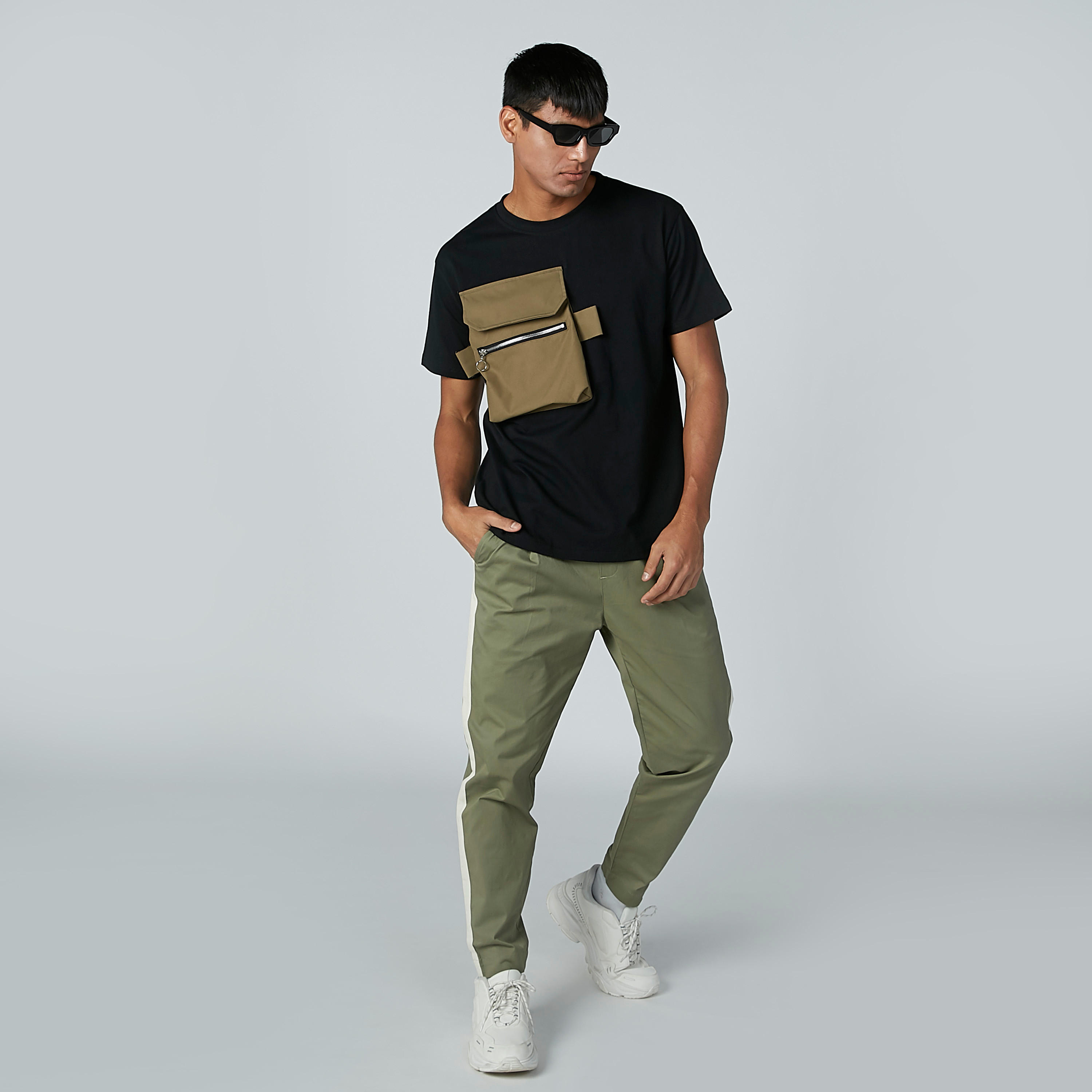 تيشيرت سادة بياقة مستديرة وأكمام قصيرة وجيوب-men-clothing-tshirtsandpolos-tshirts-image-2