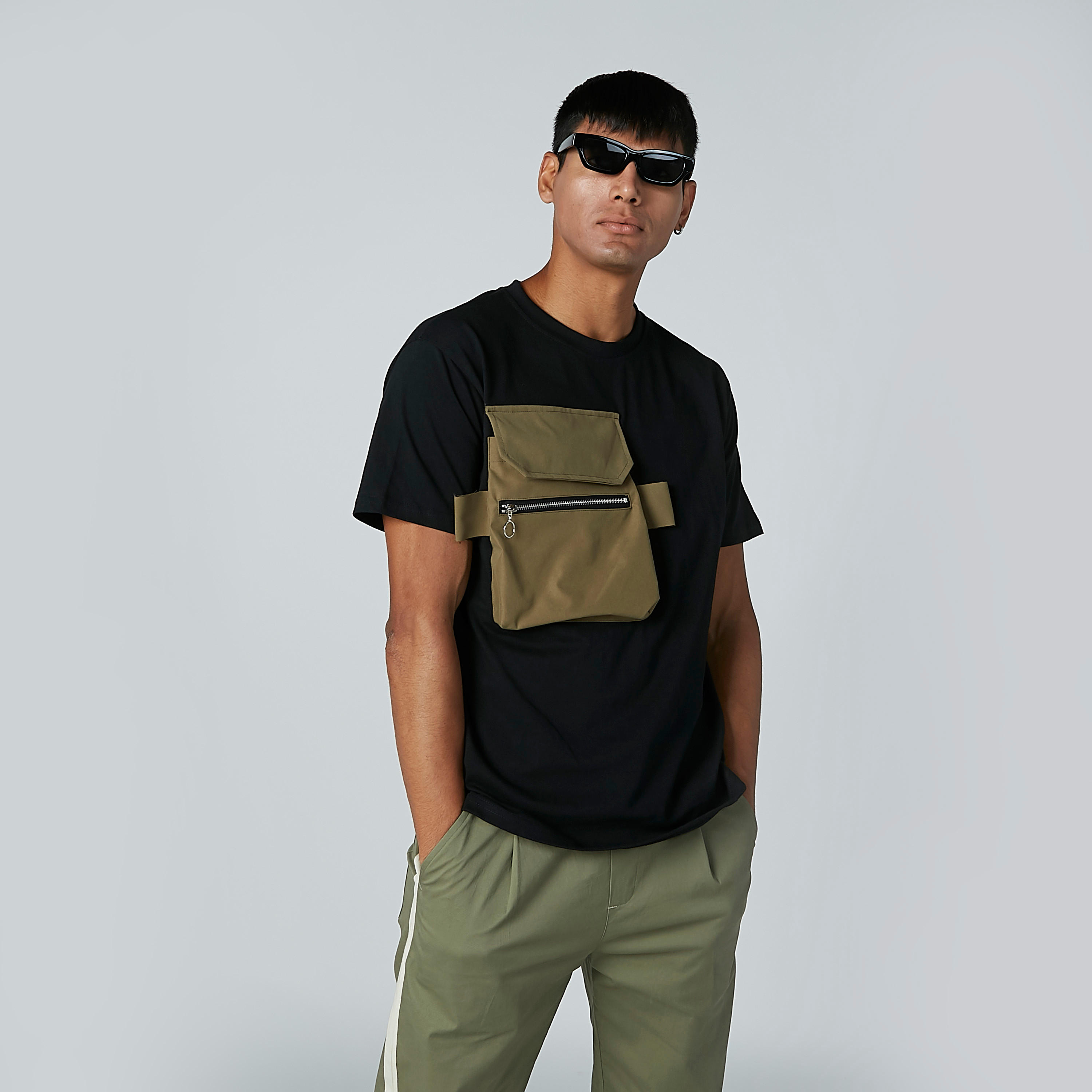 تيشيرت سادة بياقة مستديرة وأكمام قصيرة وجيوب-men-clothing-tshirtsandpolos-tshirts-image-3