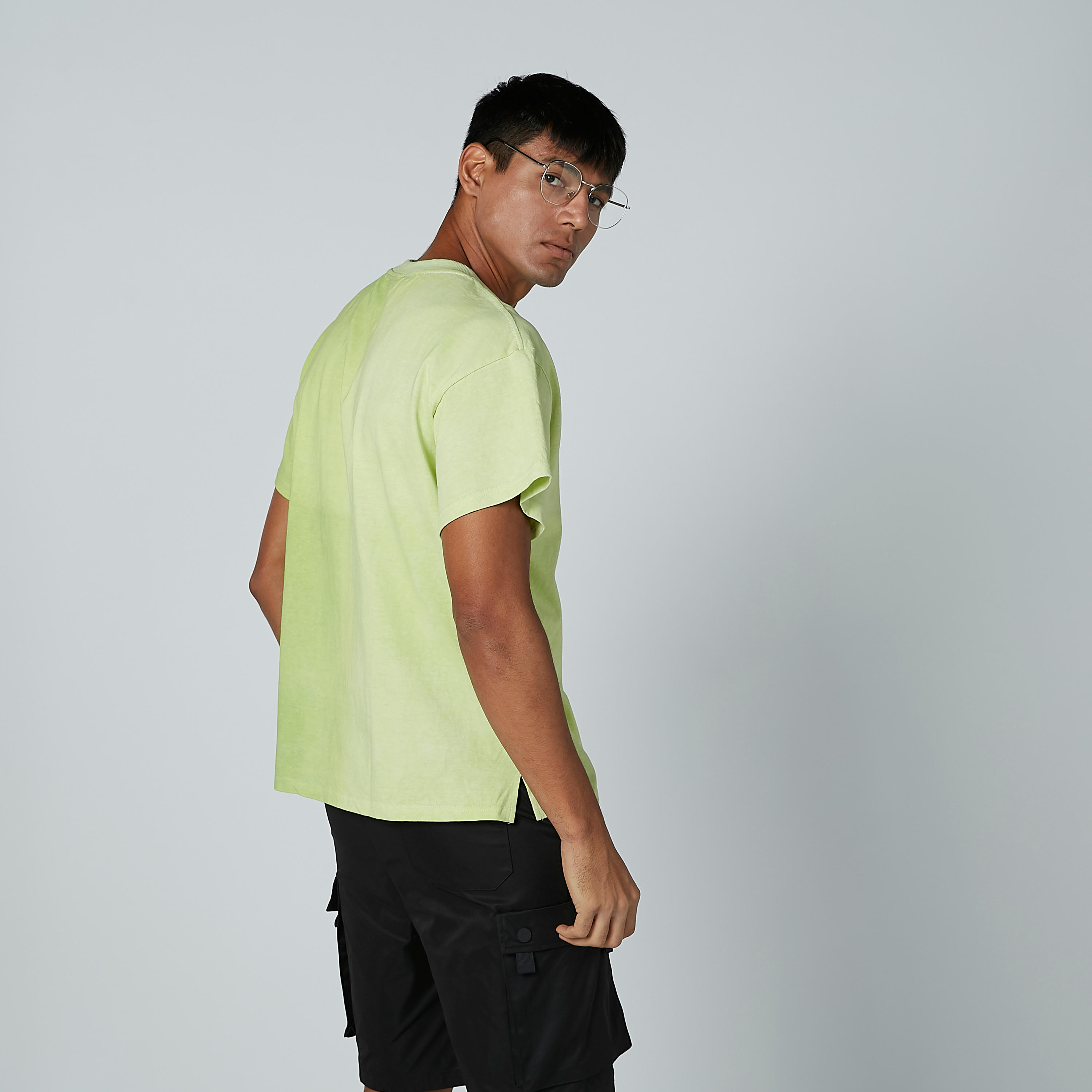 تيشيرت سادة بياقة مستديرة وأكمام قصيرة-men-clothing-tshirtsandpolos-tshirts-image-3