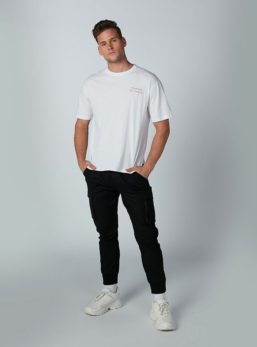 تيشيرت بياقة مستديرة وأكمام قصيرة وطبعات-men-clothing-tshirtsandpolos-tshirts-image-1