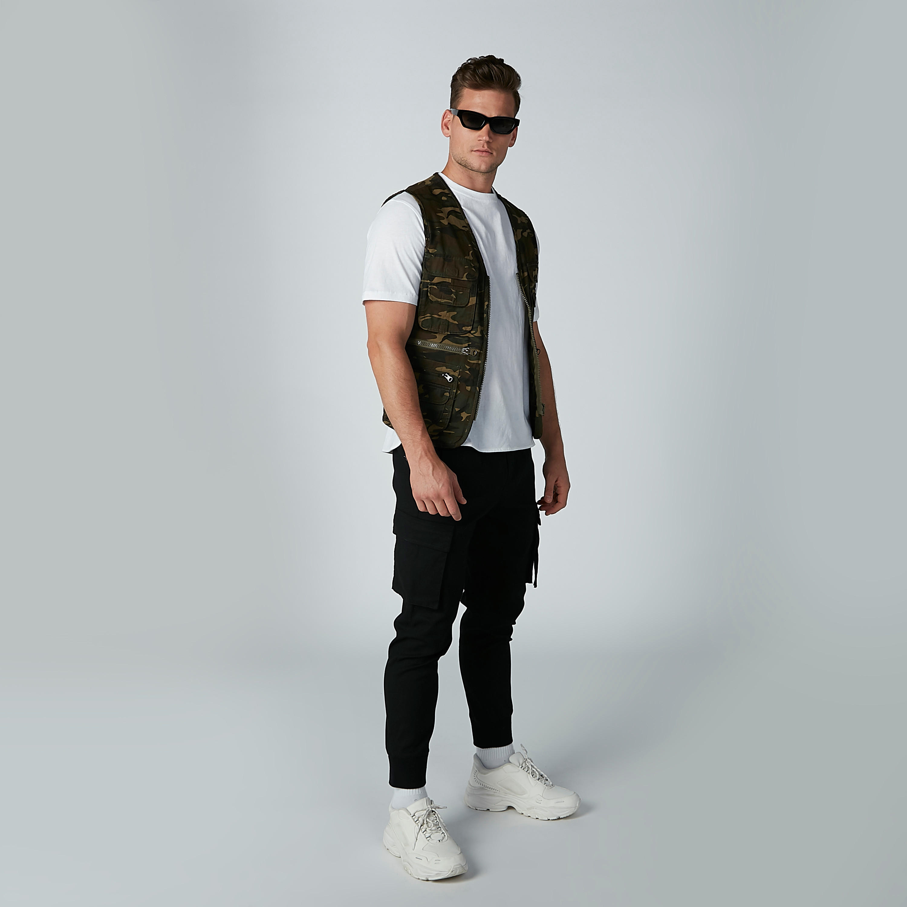 تيشيرت بياقة مستديرة وأكمام قصيرة وطبعات-men-clothing-tshirtsandpolos-tshirts-image-3