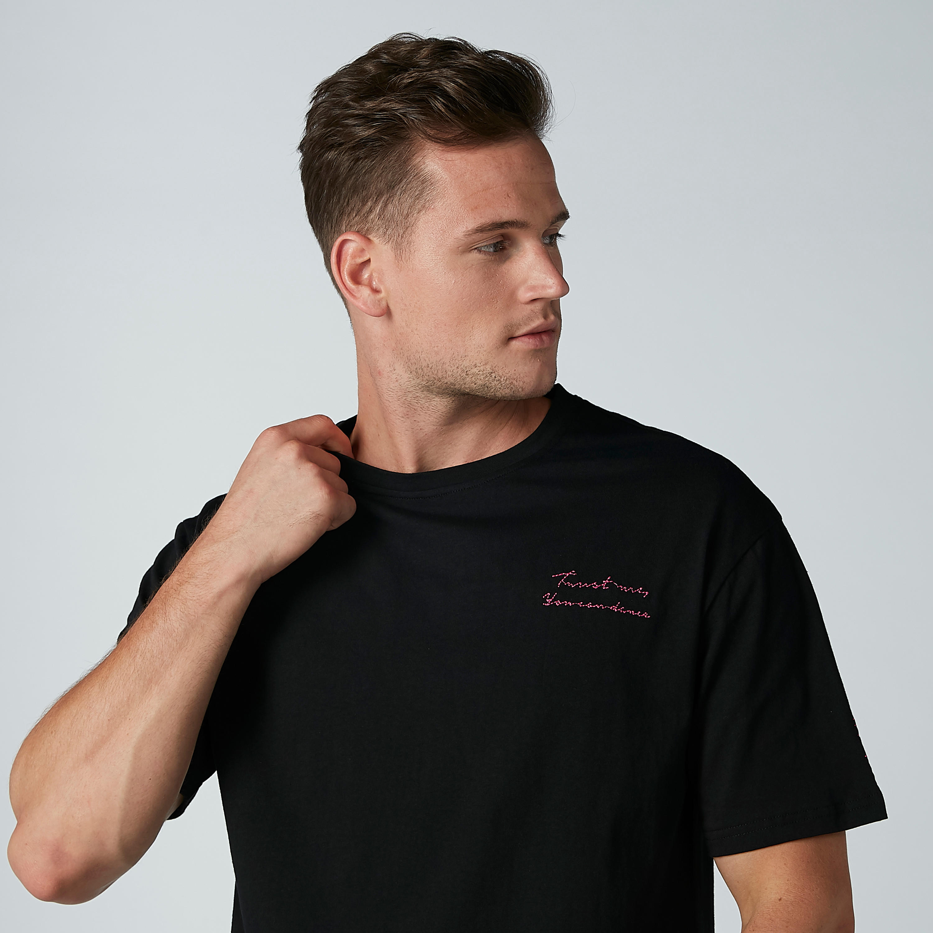 تيشيرت بياقة مستديرة وأكمام قصيرة وطبعات-men-clothing-tshirtsandpolos-tshirts-image-6