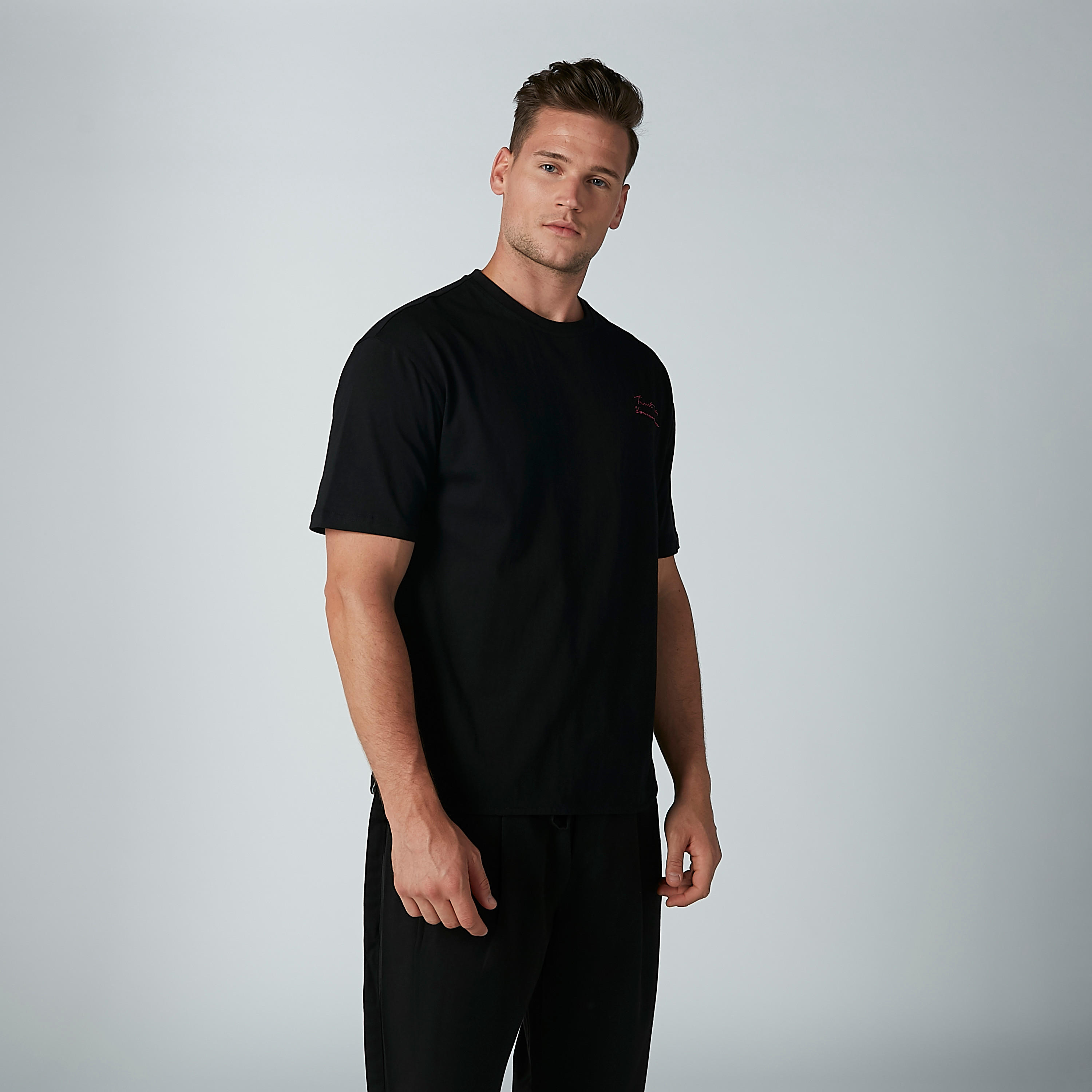 تيشيرت بياقة مستديرة وأكمام قصيرة وطبعات-men-clothing-tshirtsandpolos-tshirts-image-5