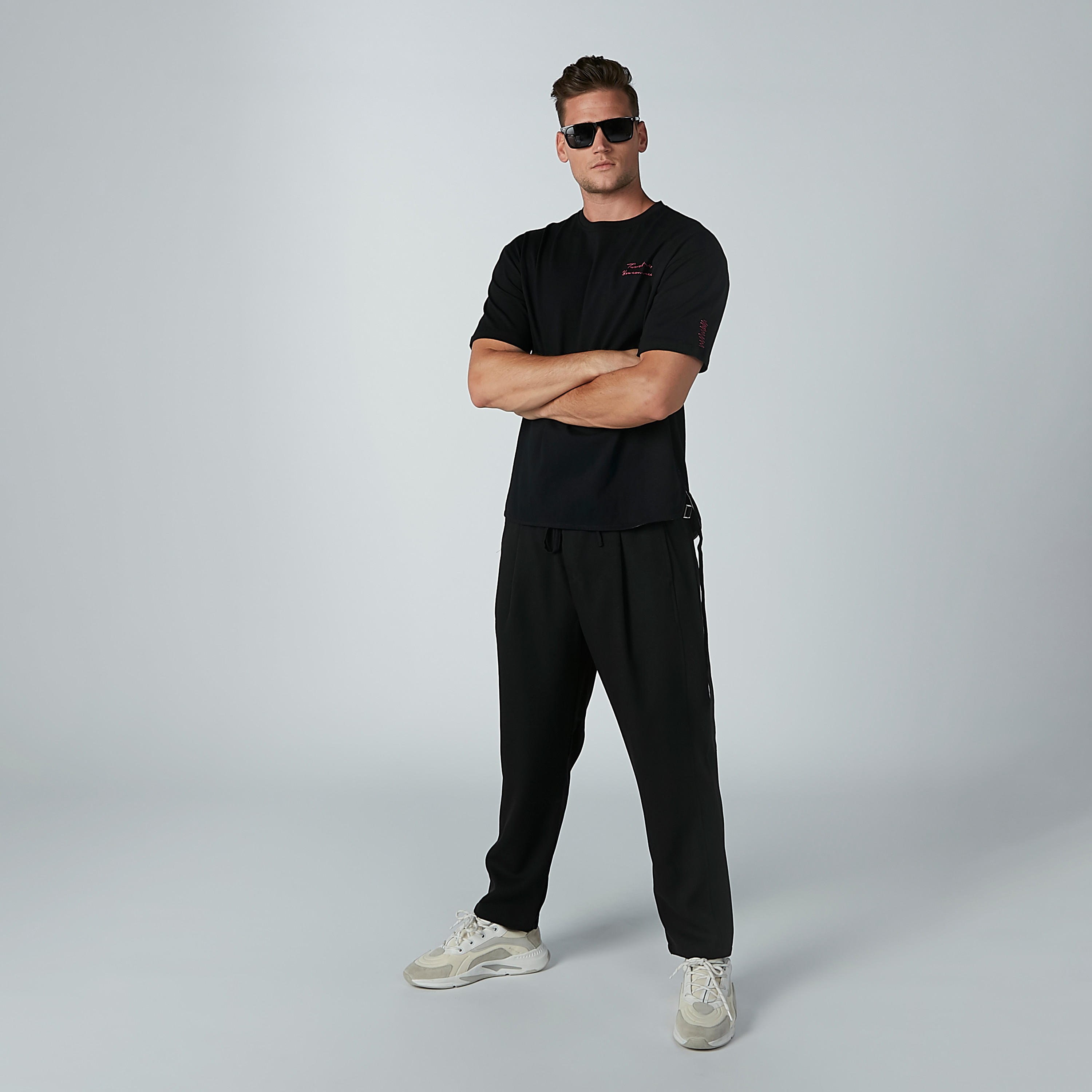 تيشيرت بياقة مستديرة وأكمام قصيرة وطبعات-men-clothing-tshirtsandpolos-tshirts-image-7