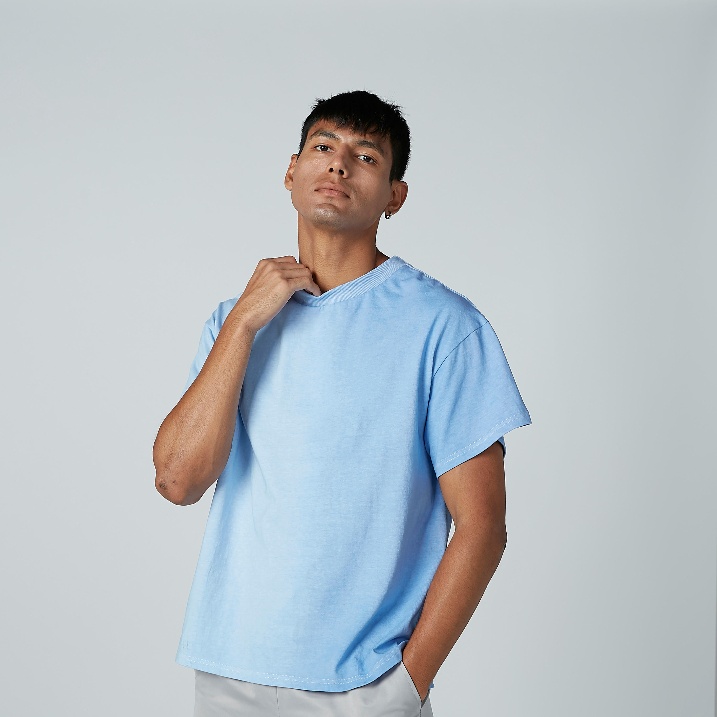 تيشيرت سادة بياقة مستديرة وأكمام قصيرة-men-clothing-tshirtsandpolos-tshirts-image-1